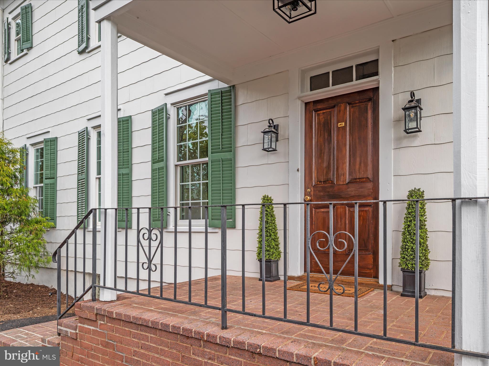 ROYAL VILLAGE - Residential