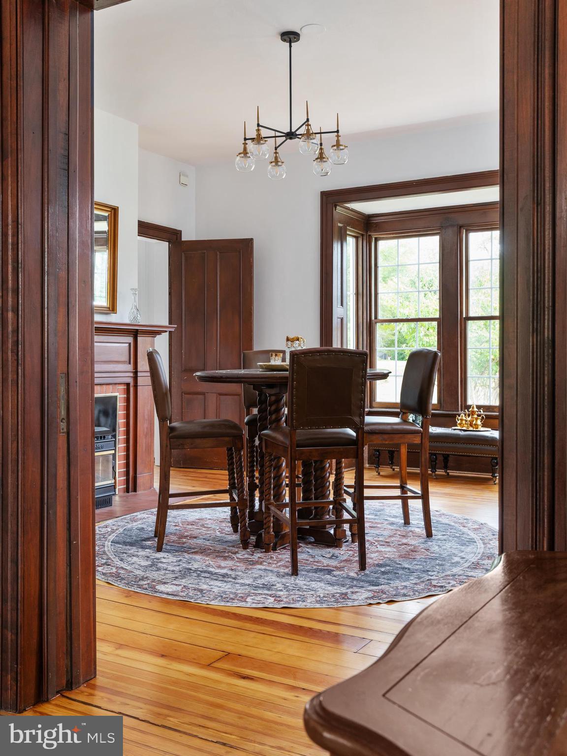 ROYAL VILLAGE - Residential