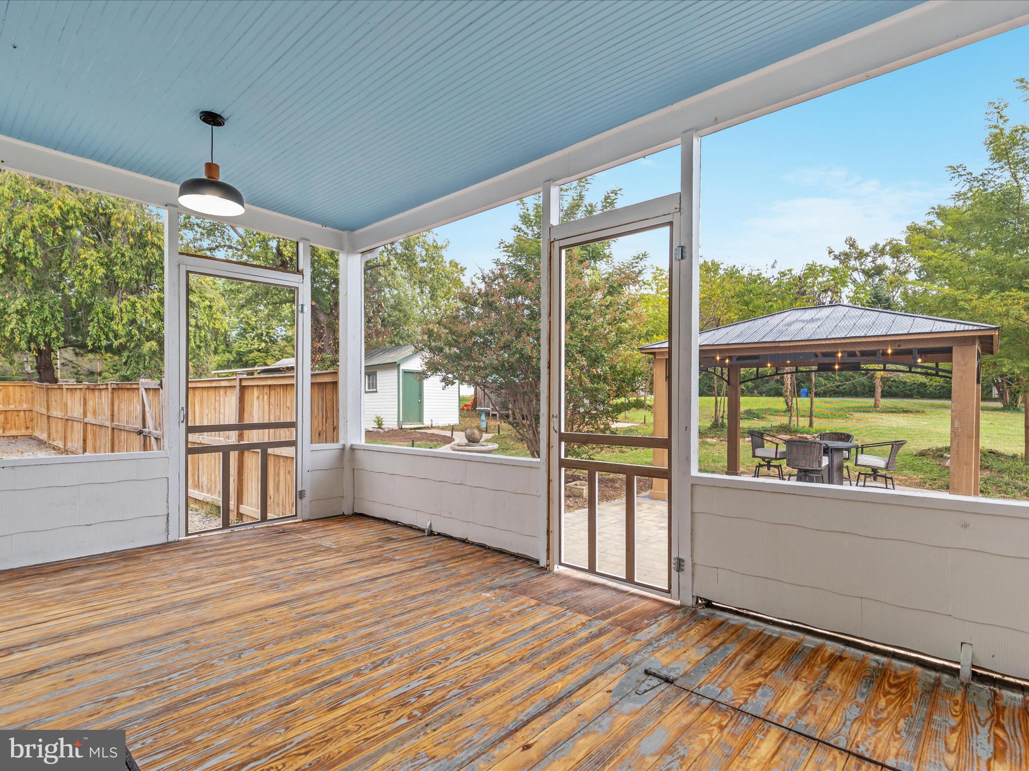 ROYAL VILLAGE - Residential