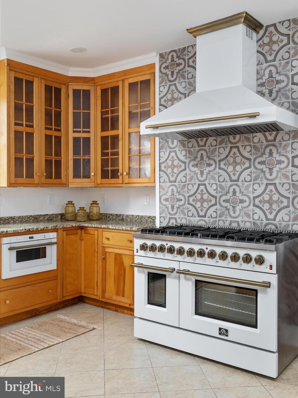 ROYAL VILLAGE - Residential