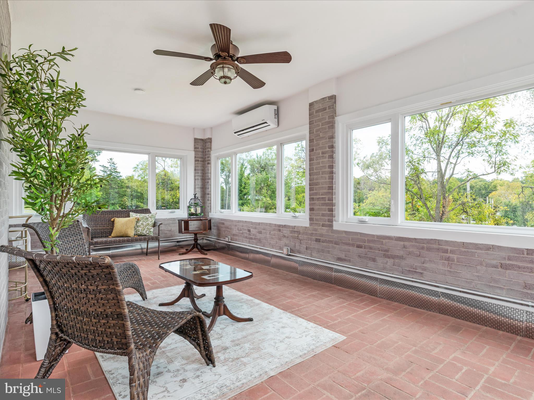 ROYAL VILLAGE - Residential