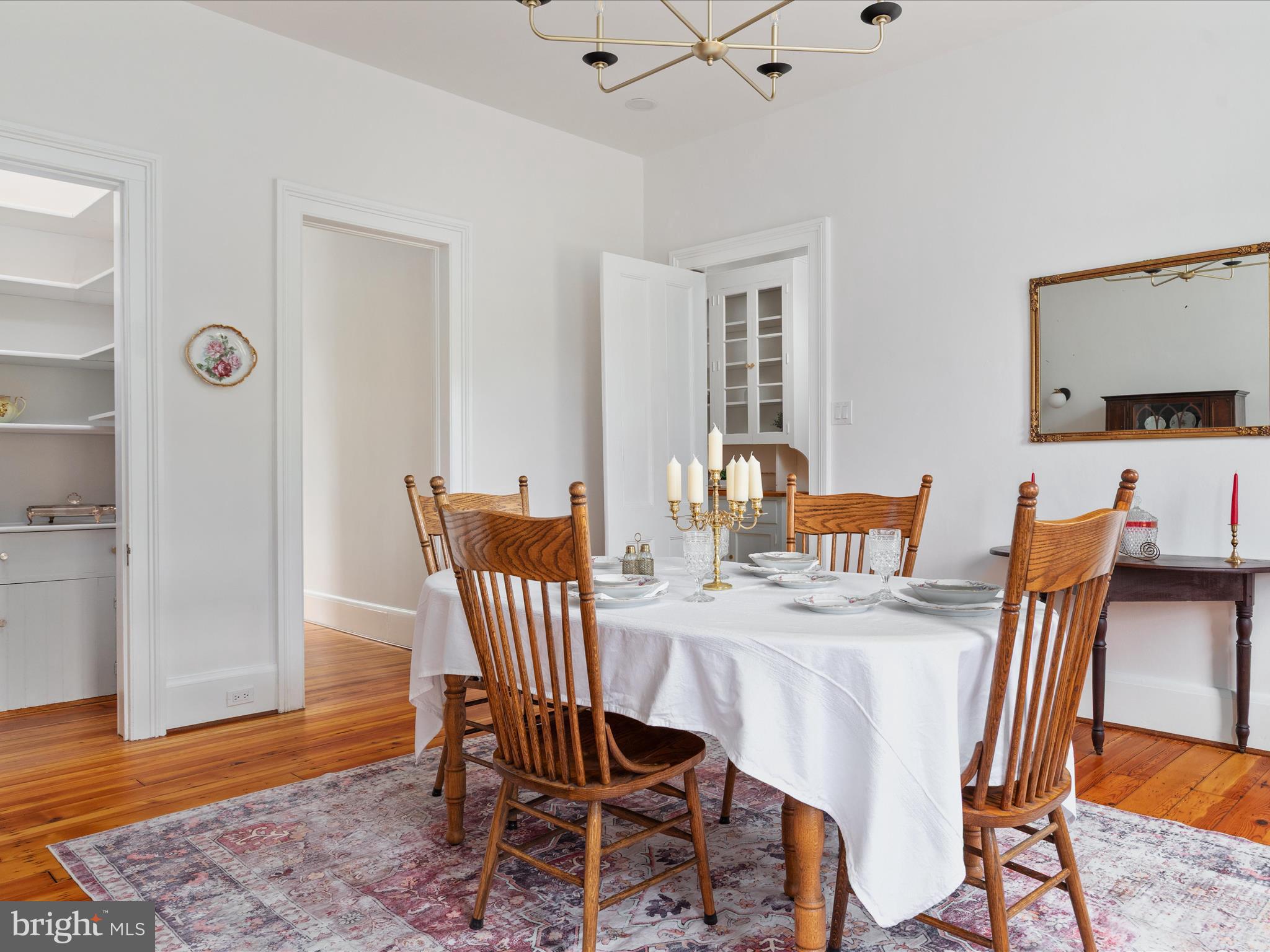 ROYAL VILLAGE - Residential