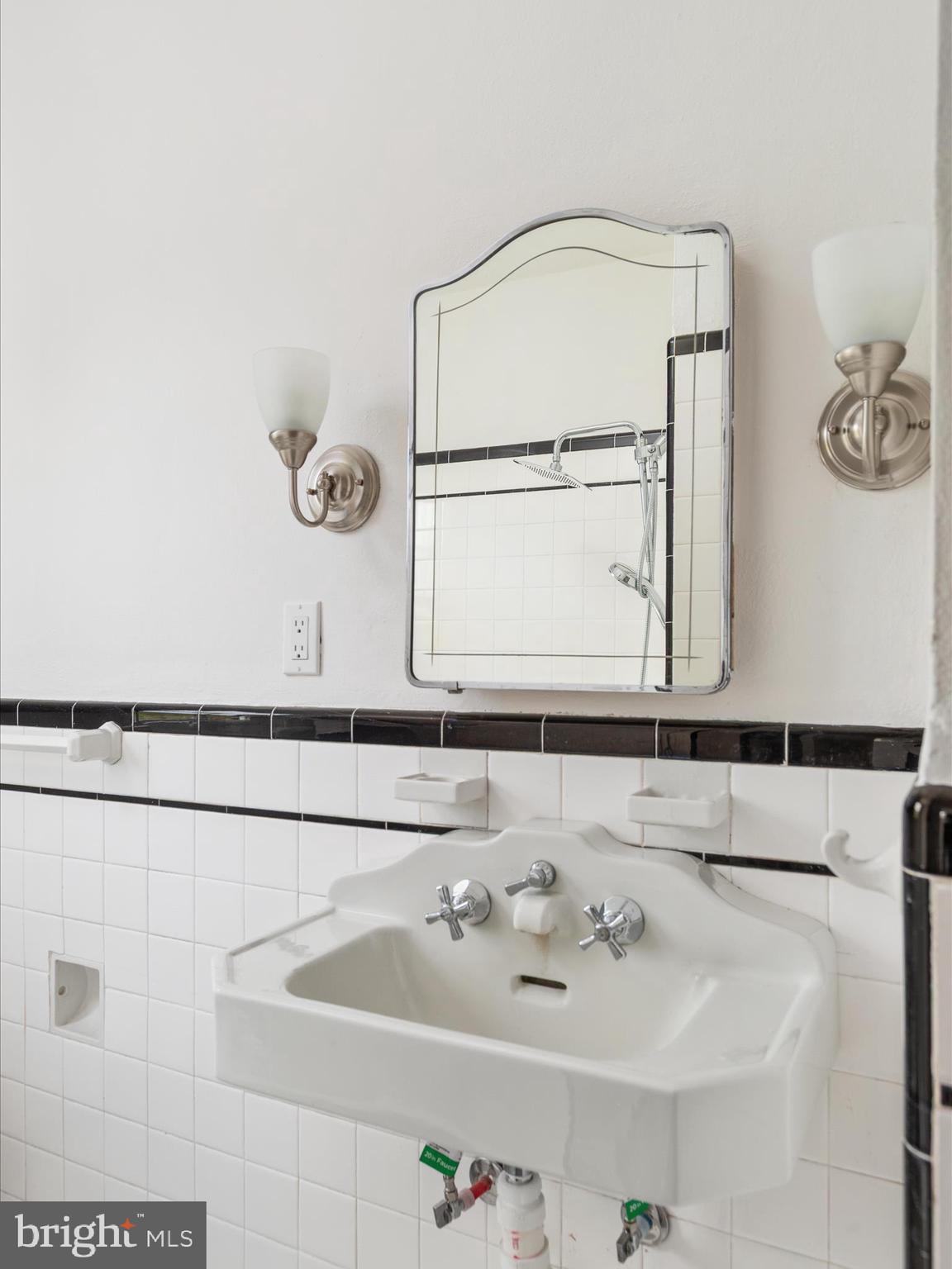 ROYAL VILLAGE - Residential