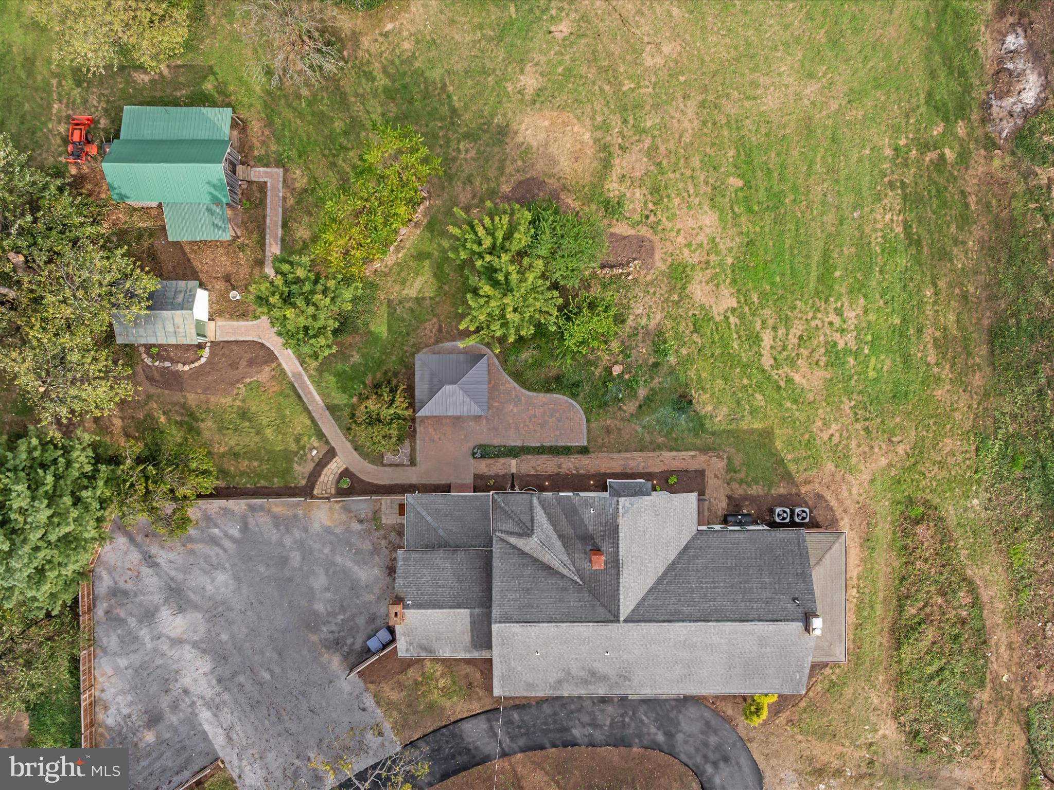 ROYAL VILLAGE - Residential