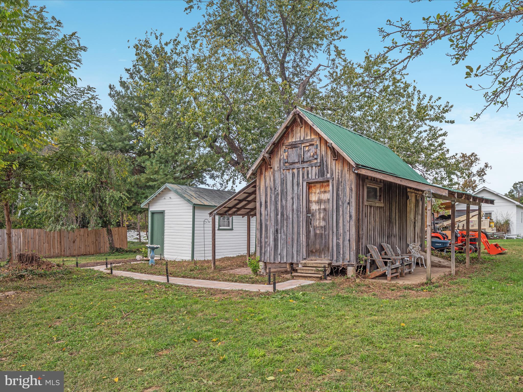 ROYAL VILLAGE - Residential