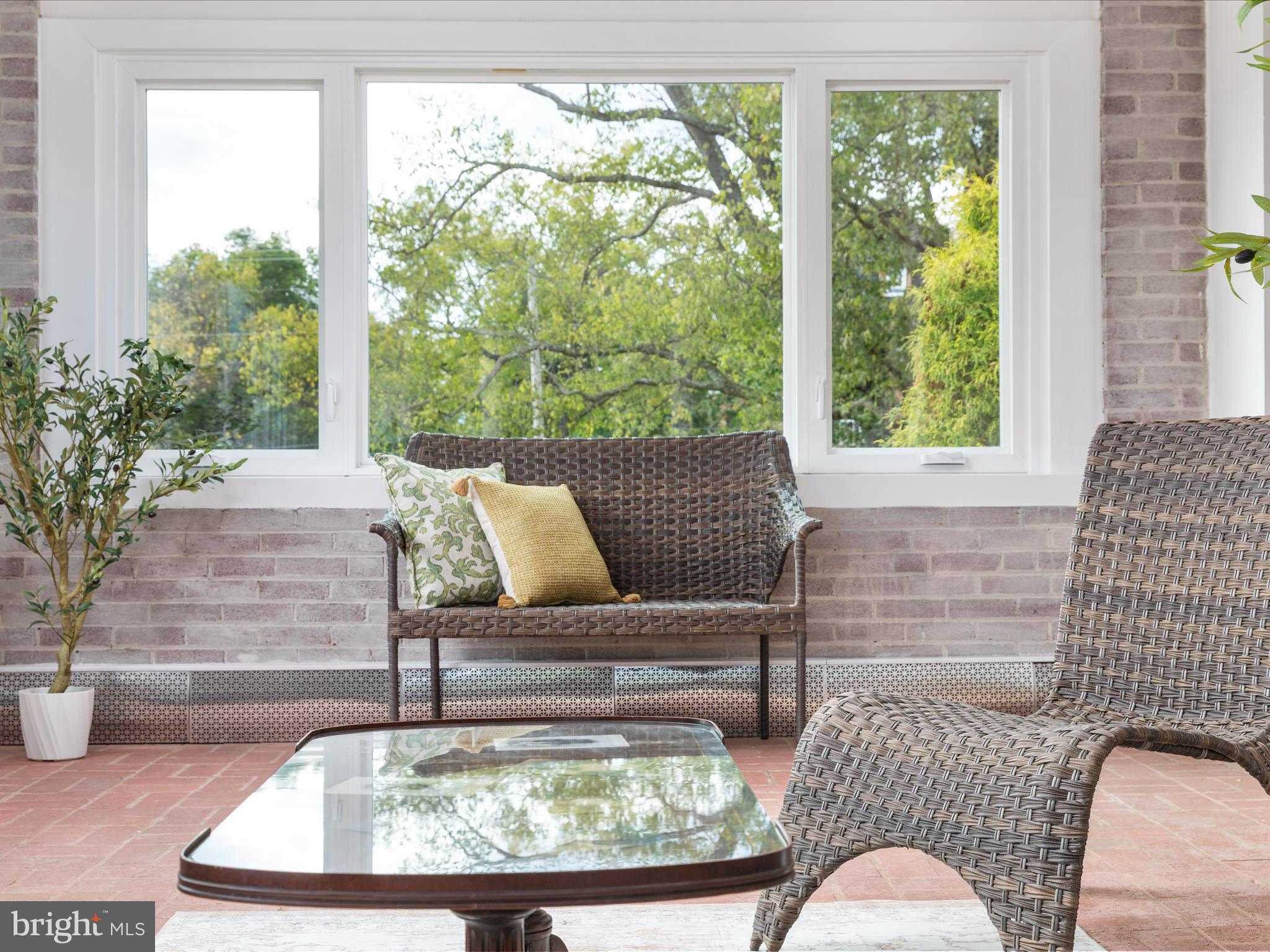 ROYAL VILLAGE - Residential