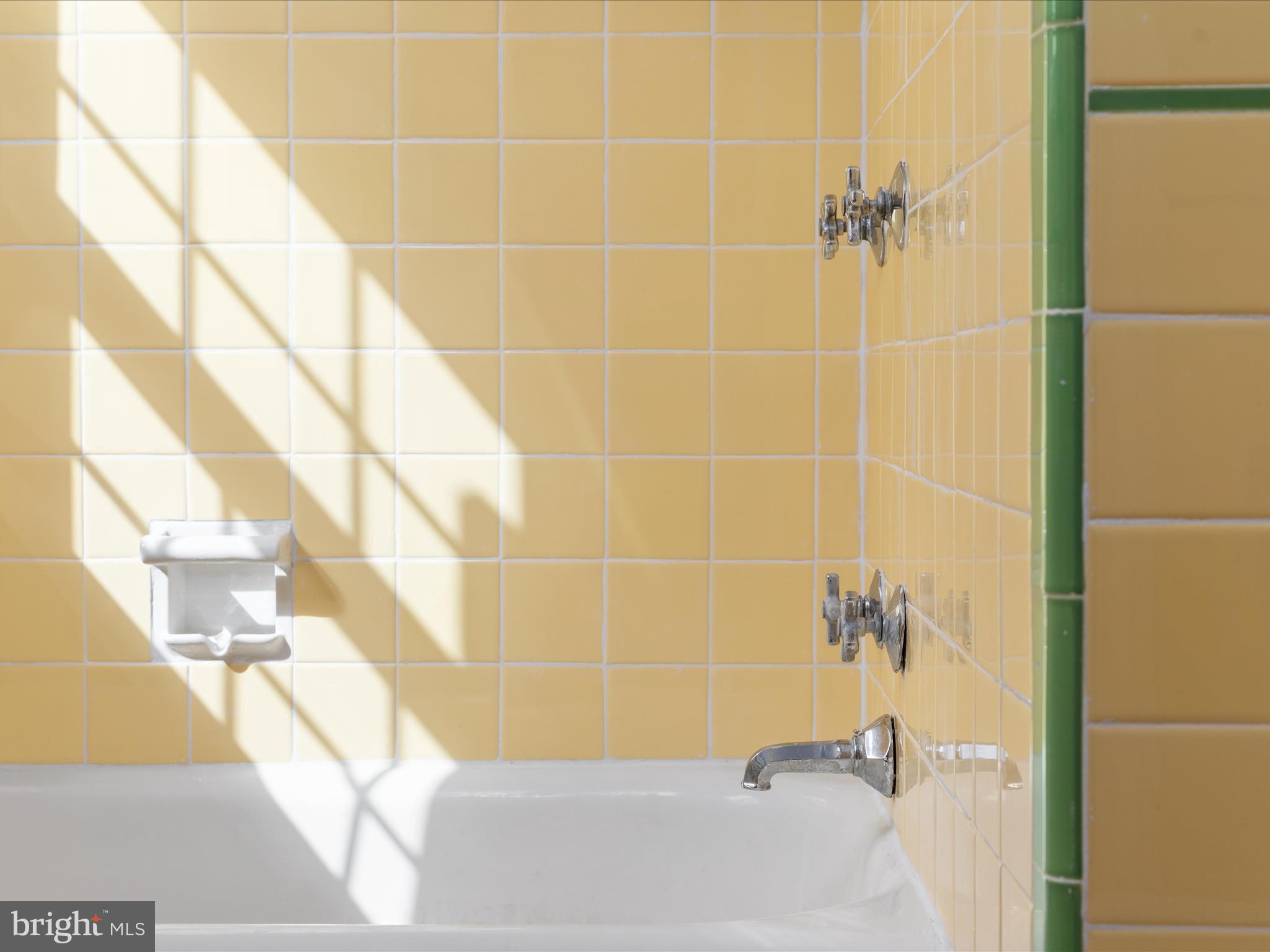 ROYAL VILLAGE - Residential