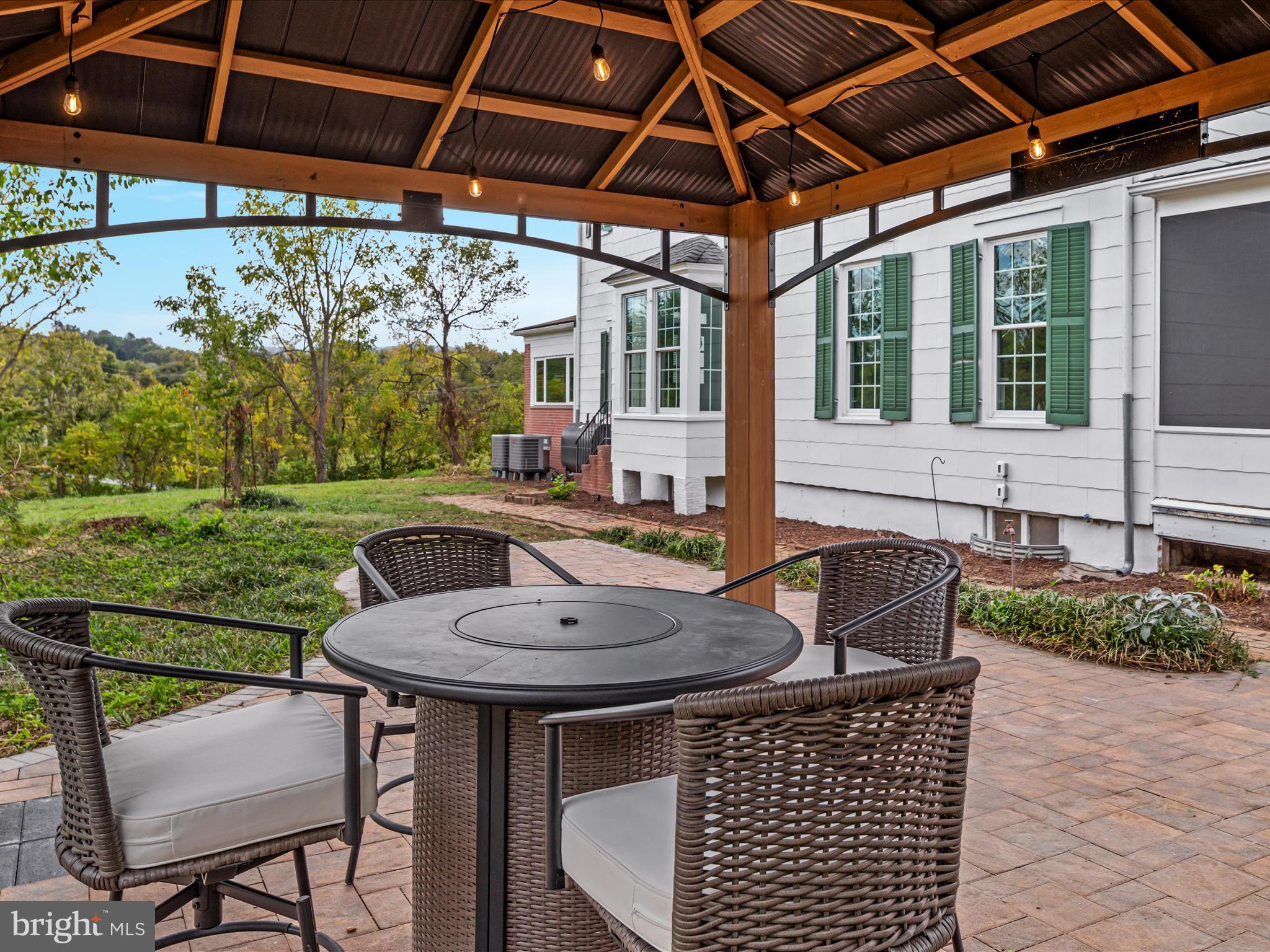 ROYAL VILLAGE - Residential