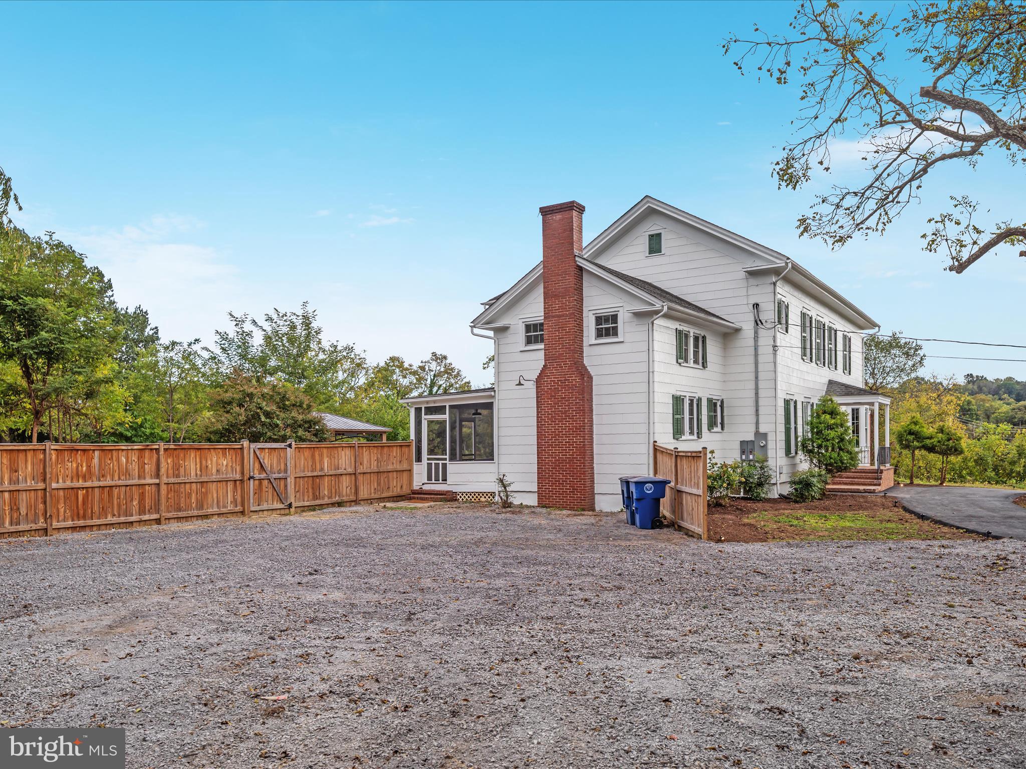 ROYAL VILLAGE - Residential