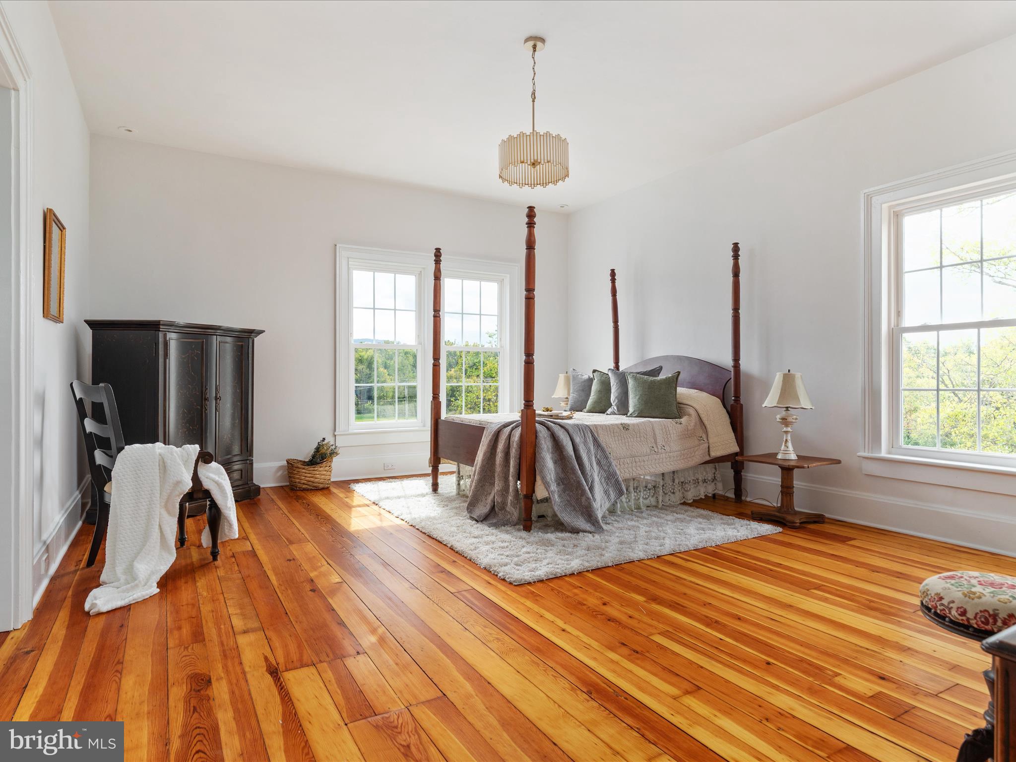 ROYAL VILLAGE - Residential