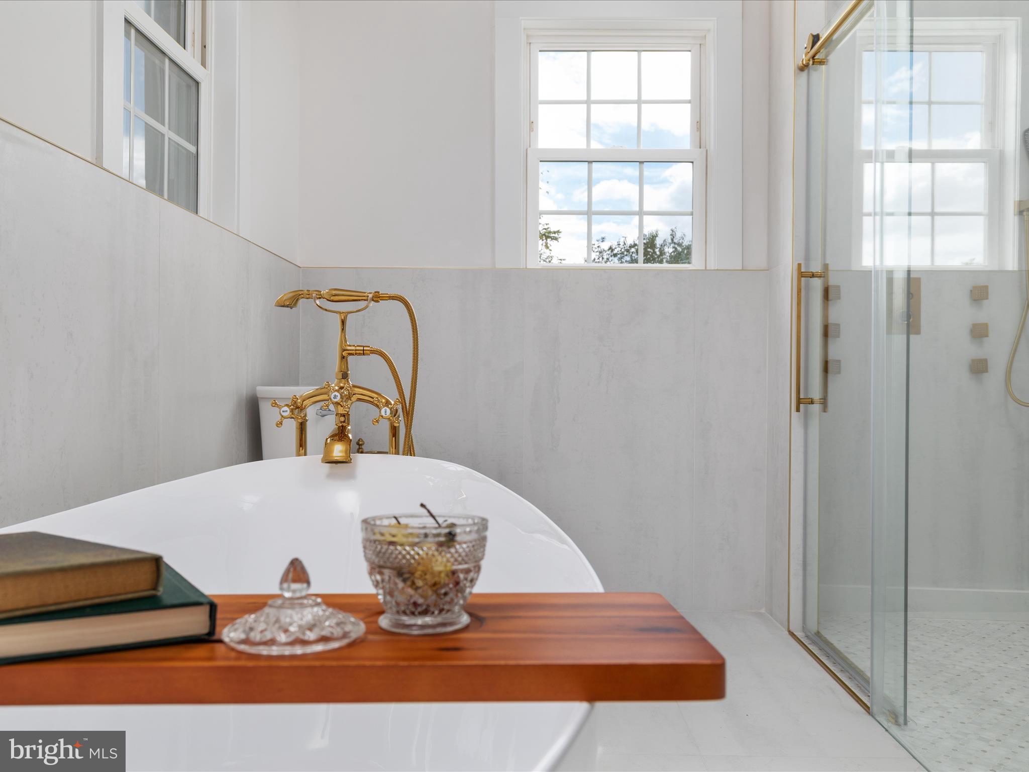 ROYAL VILLAGE - Residential