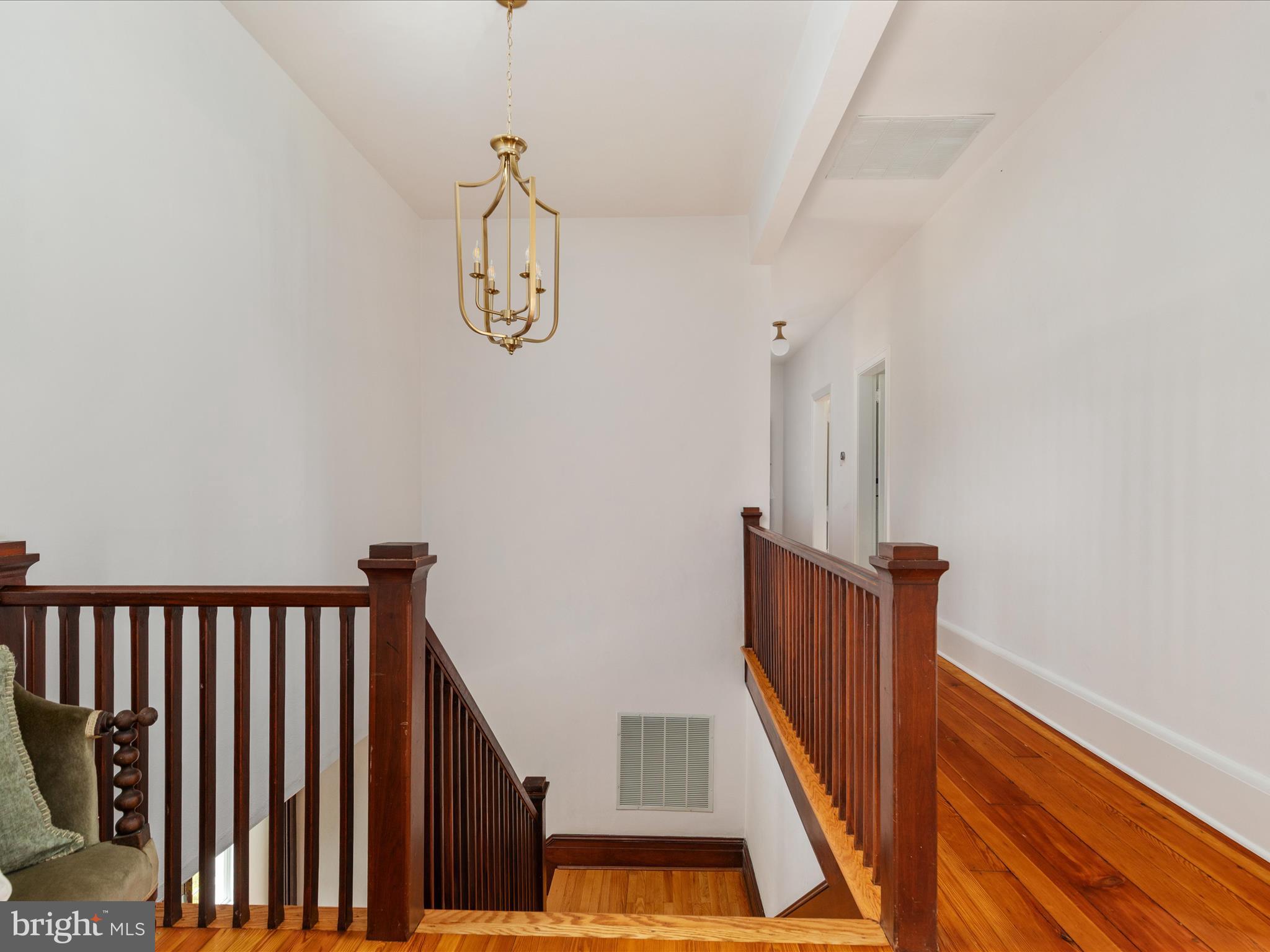 ROYAL VILLAGE - Residential