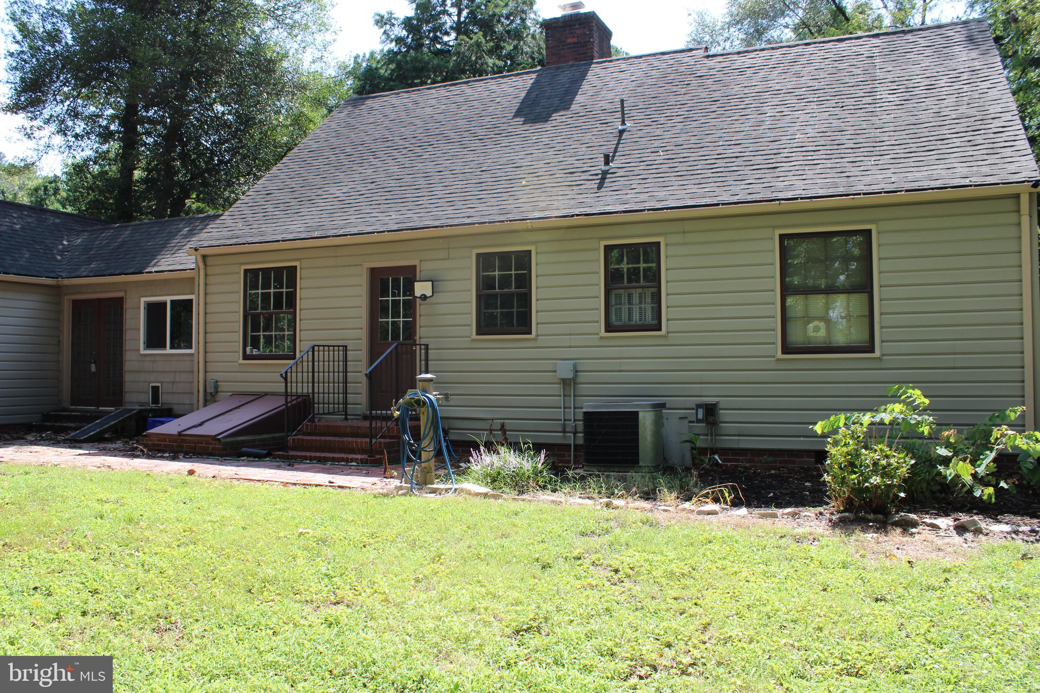 215 N PARK DRIVE