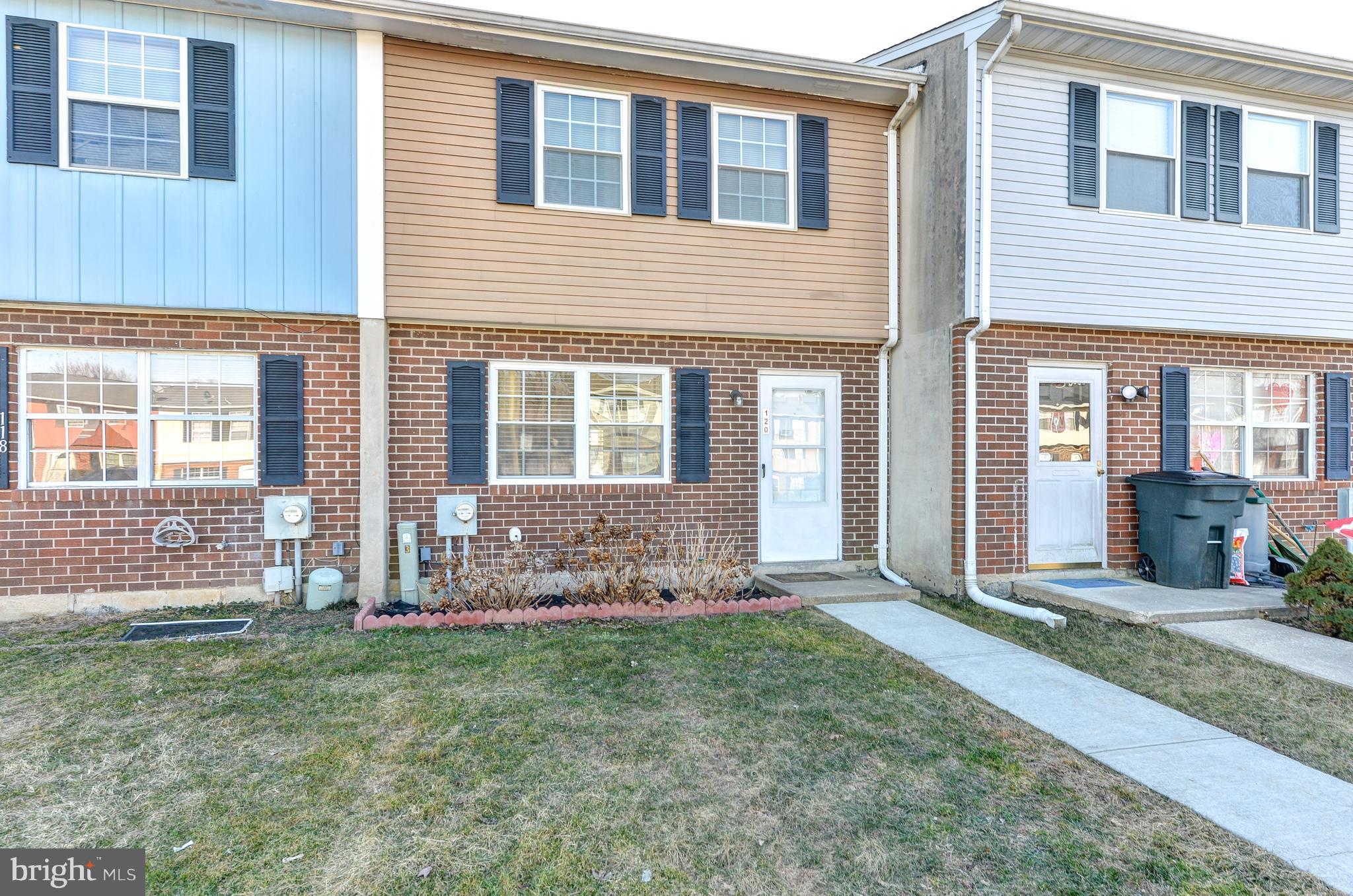 WELL MAINTAINED TOWNHOME. 3 BEDROOMS, 1 FULL BATH. ALL APPLIANCES INCLUDED. VINYL TILT WINDOWS, UPDATED HEAT PUMP SYSTEM. NEW WATER HEATER. FENCED REAR YARD.