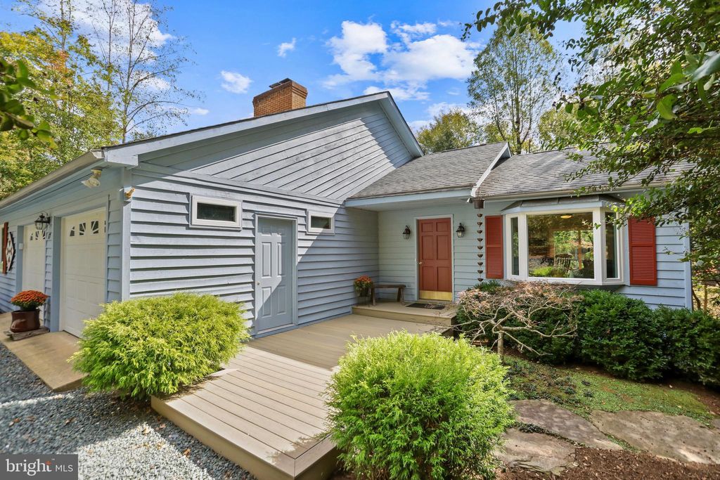 Photo of 17 Vine Ridge Drive, PALMYRA, VA 22963 (MLS # VAFN2000518)