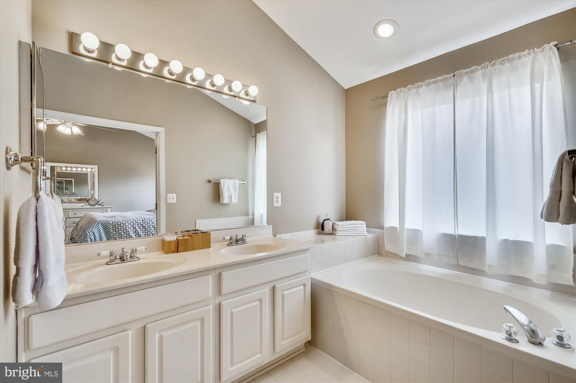 ISLAND CREEK - Residential