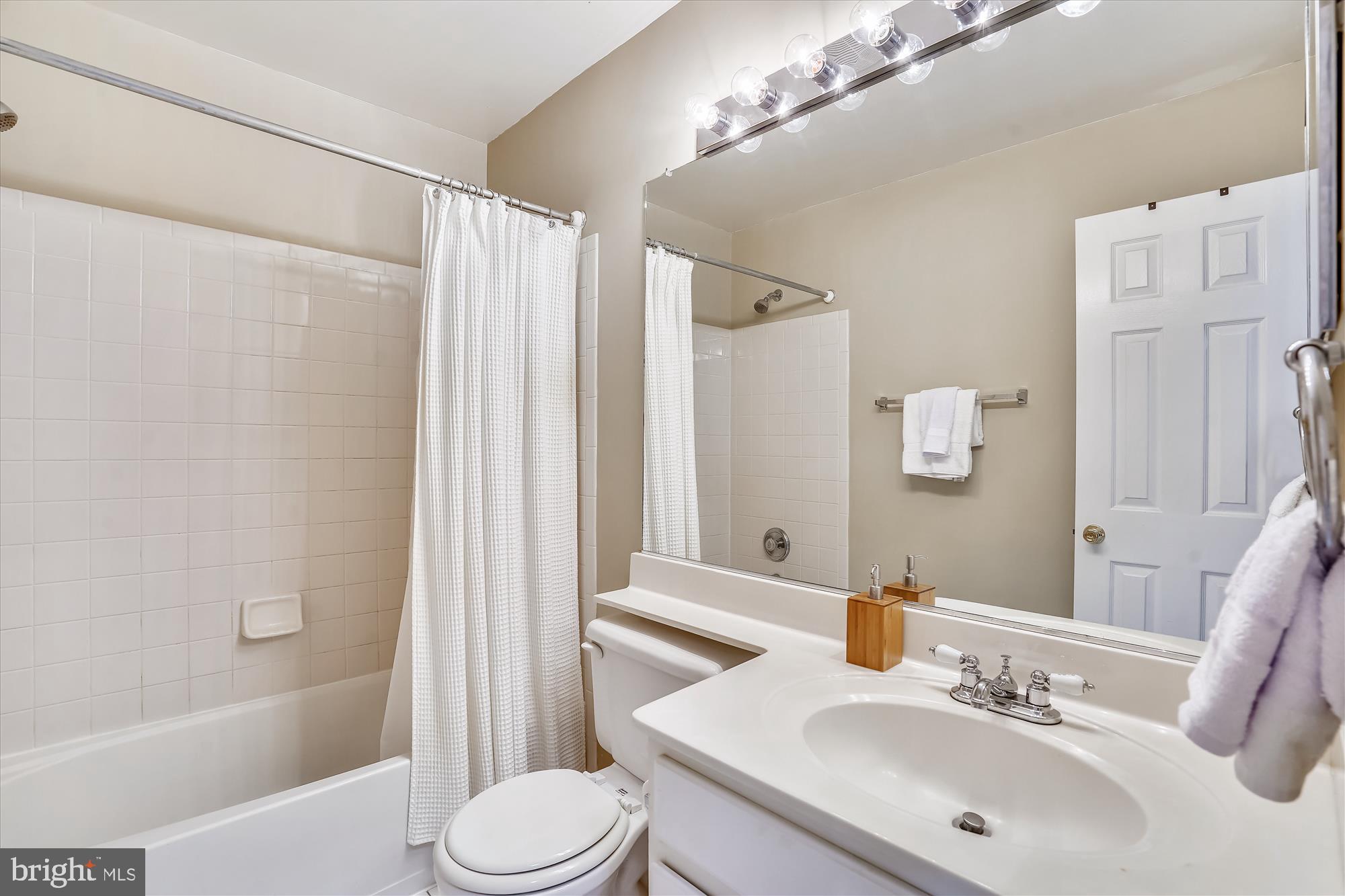 ISLAND CREEK - Residential