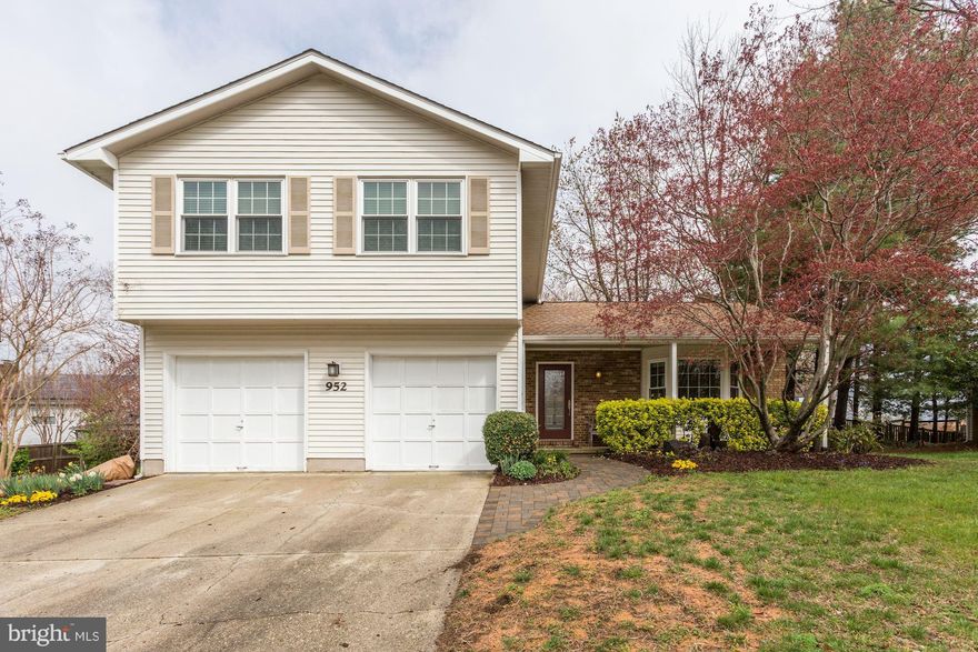 Beautiful home in Atlantis that feels more like a Colonial. Renovated Bathrooms, Newer Windows and Water Heater. 2 year old Roof. Pride of ownership in this highly coveted neighborhood. Walk just across the street to the Tot Lot. Other neighborhood features: Pier, Playground, Trail and Community Events. Broadneck School District.