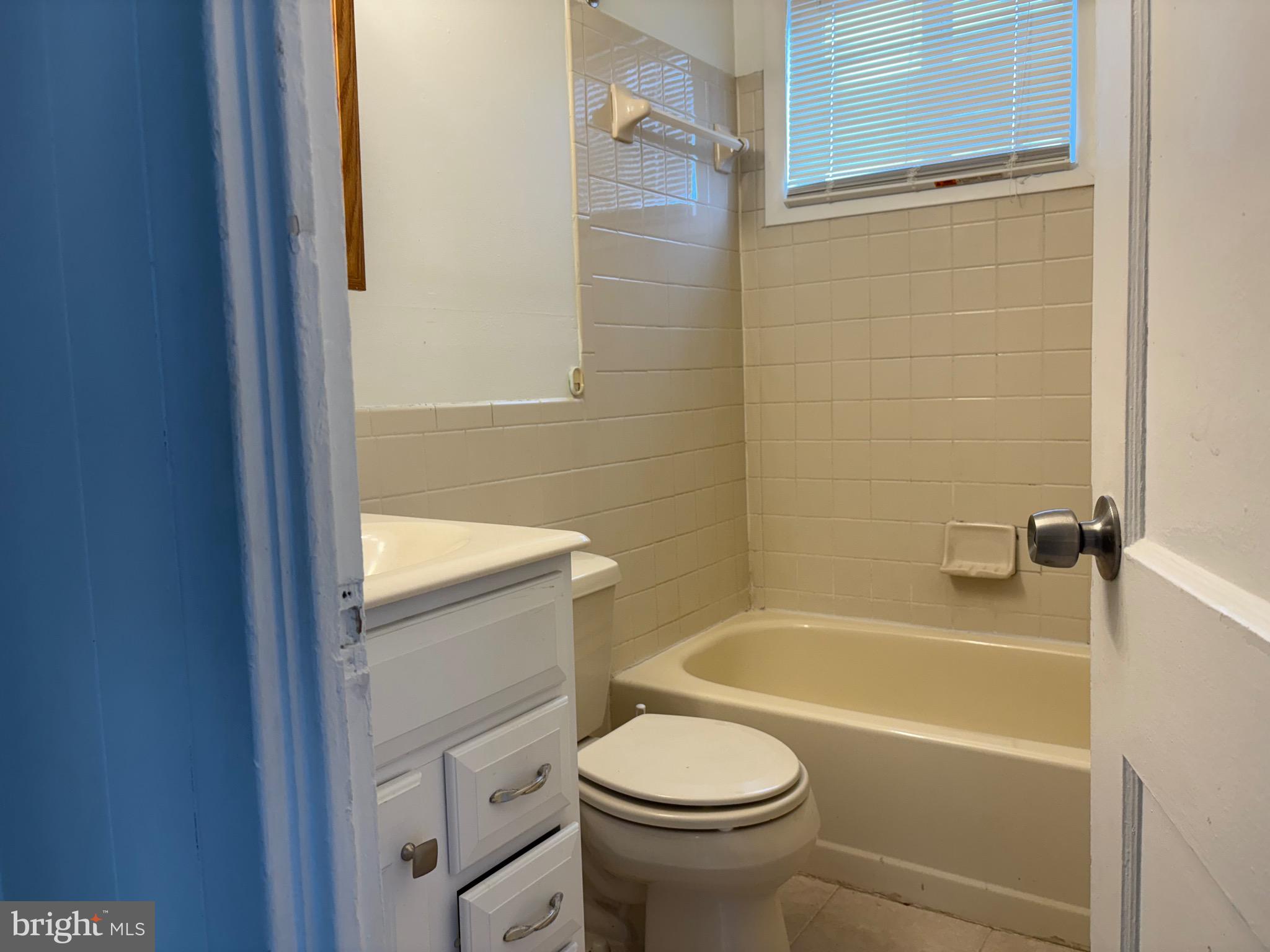 IVERSON SQUARE - Residential