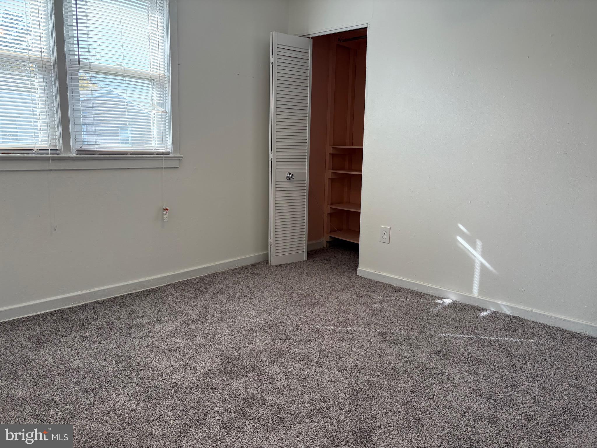 IVERSON SQUARE - Residential