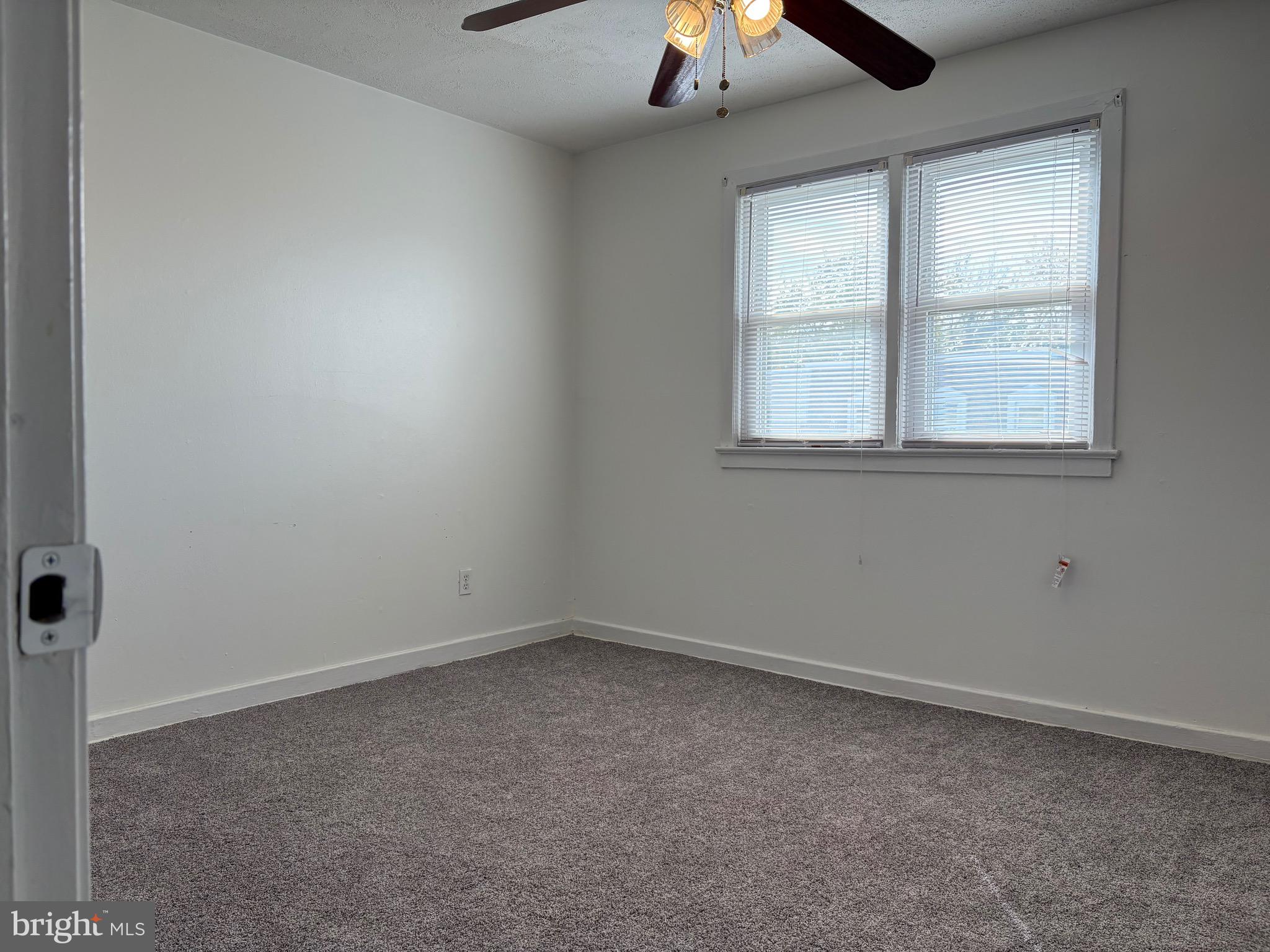 IVERSON SQUARE - Residential