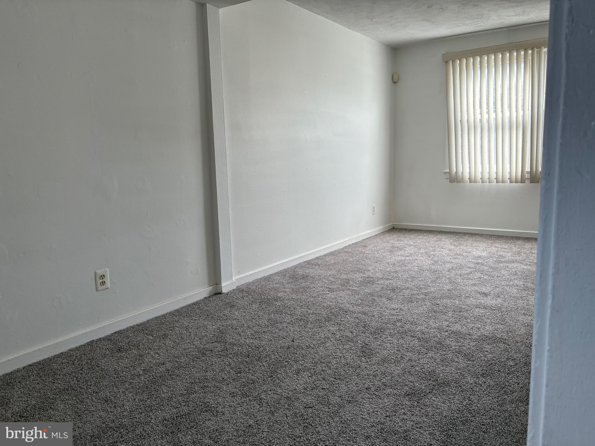 IVERSON SQUARE - Residential