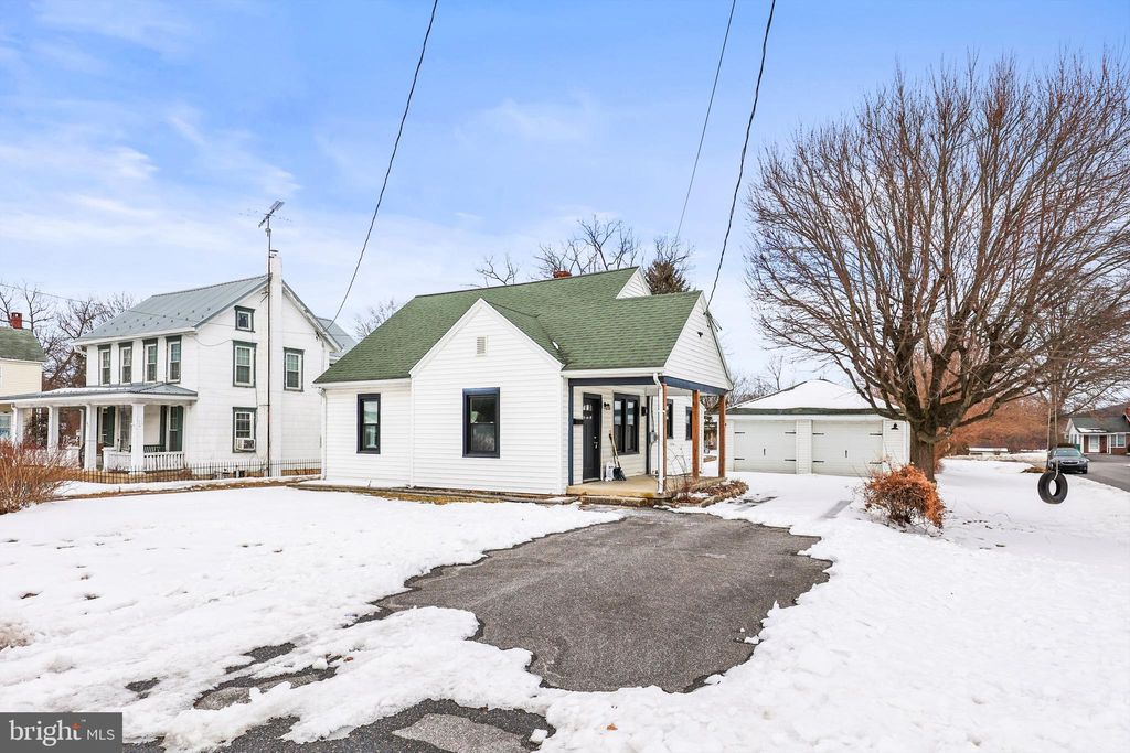 Photo of 255 W Main St, FAYETTEVILLE, PA 17222 (MLS # PAFL2032154)