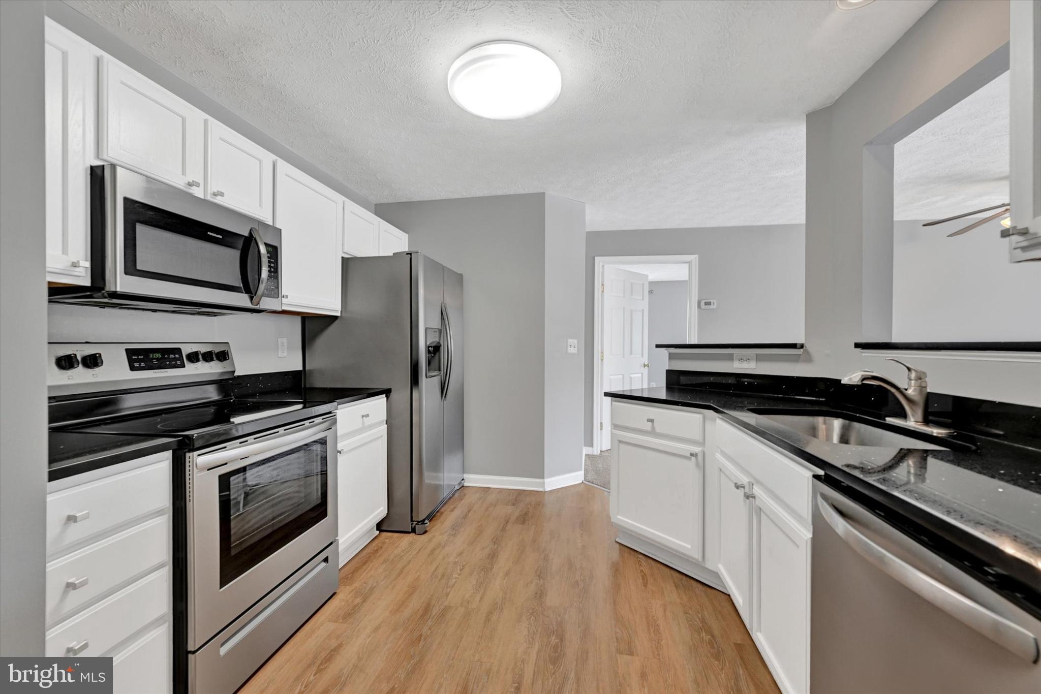 SILVER LAKE - Residential