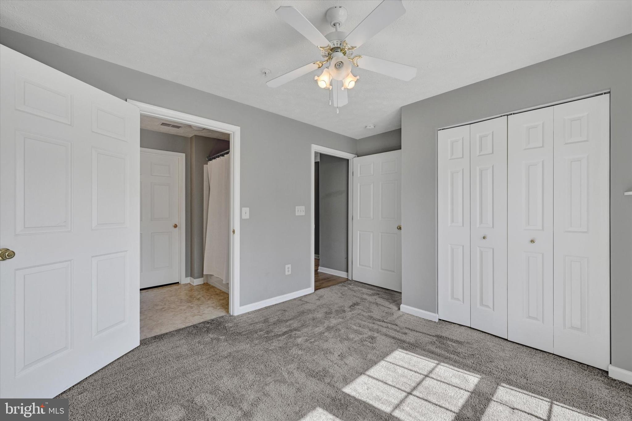 SILVER LAKE - Residential