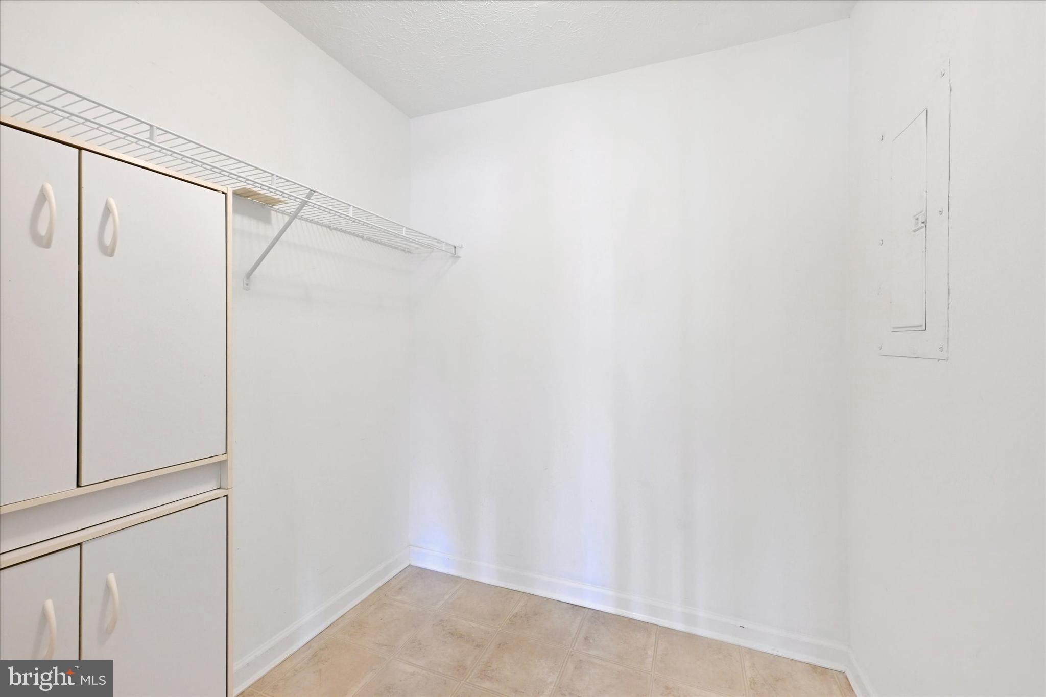 SILVER LAKE - Residential