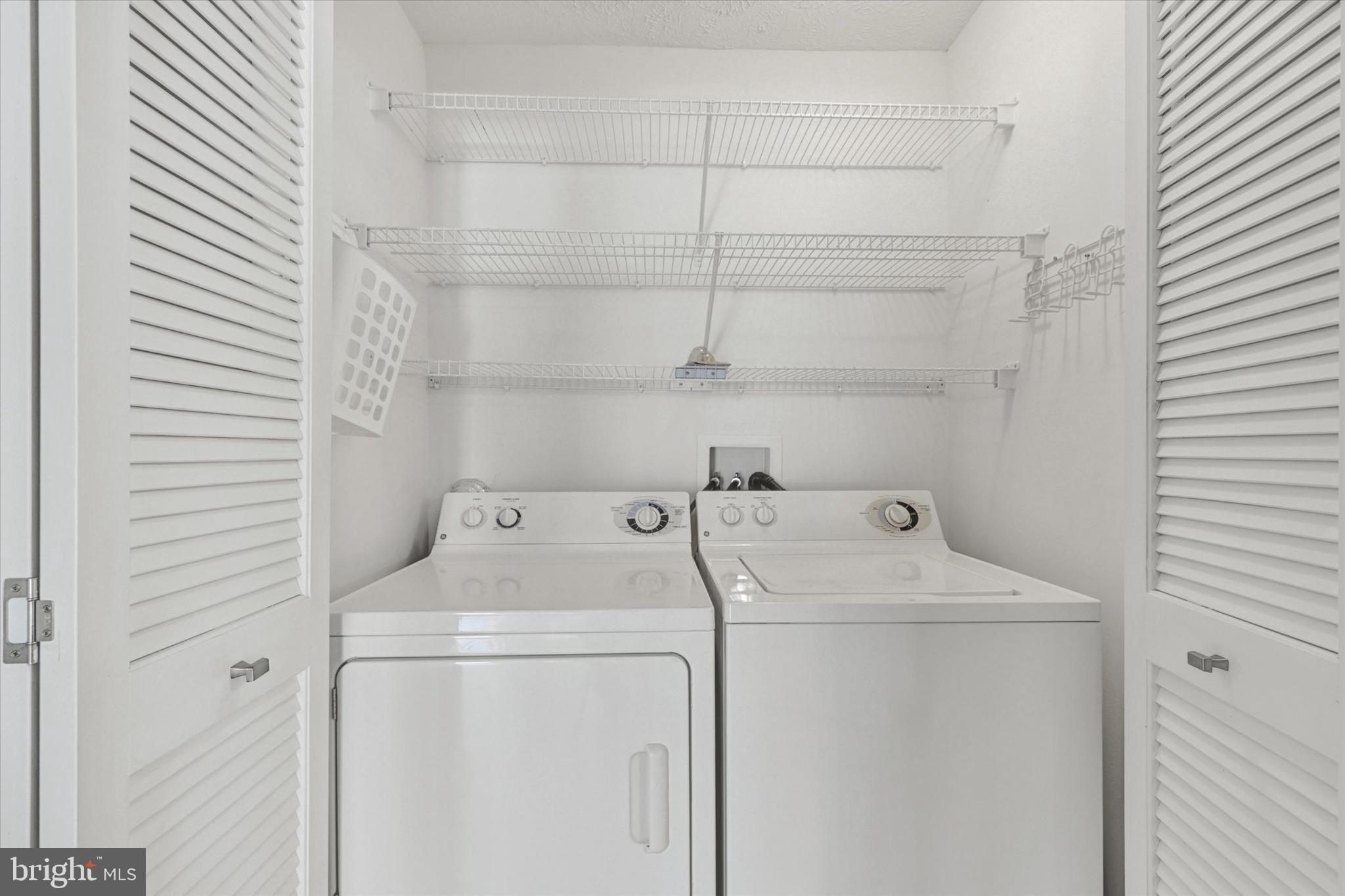 SILVER LAKE - Residential