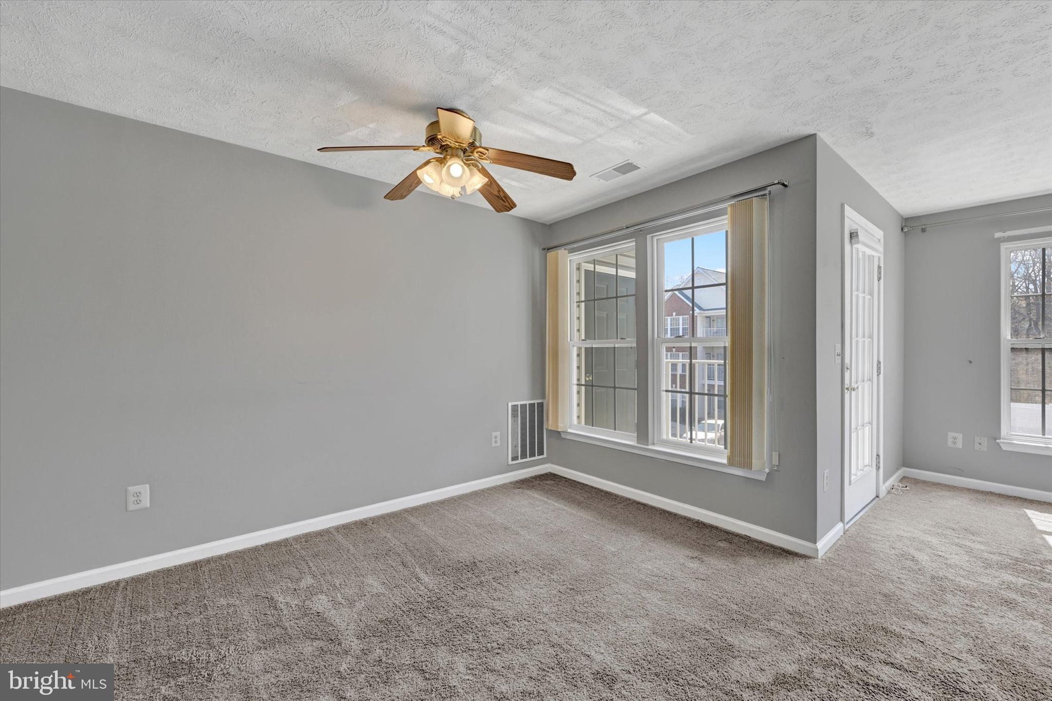 SILVER LAKE - Residential