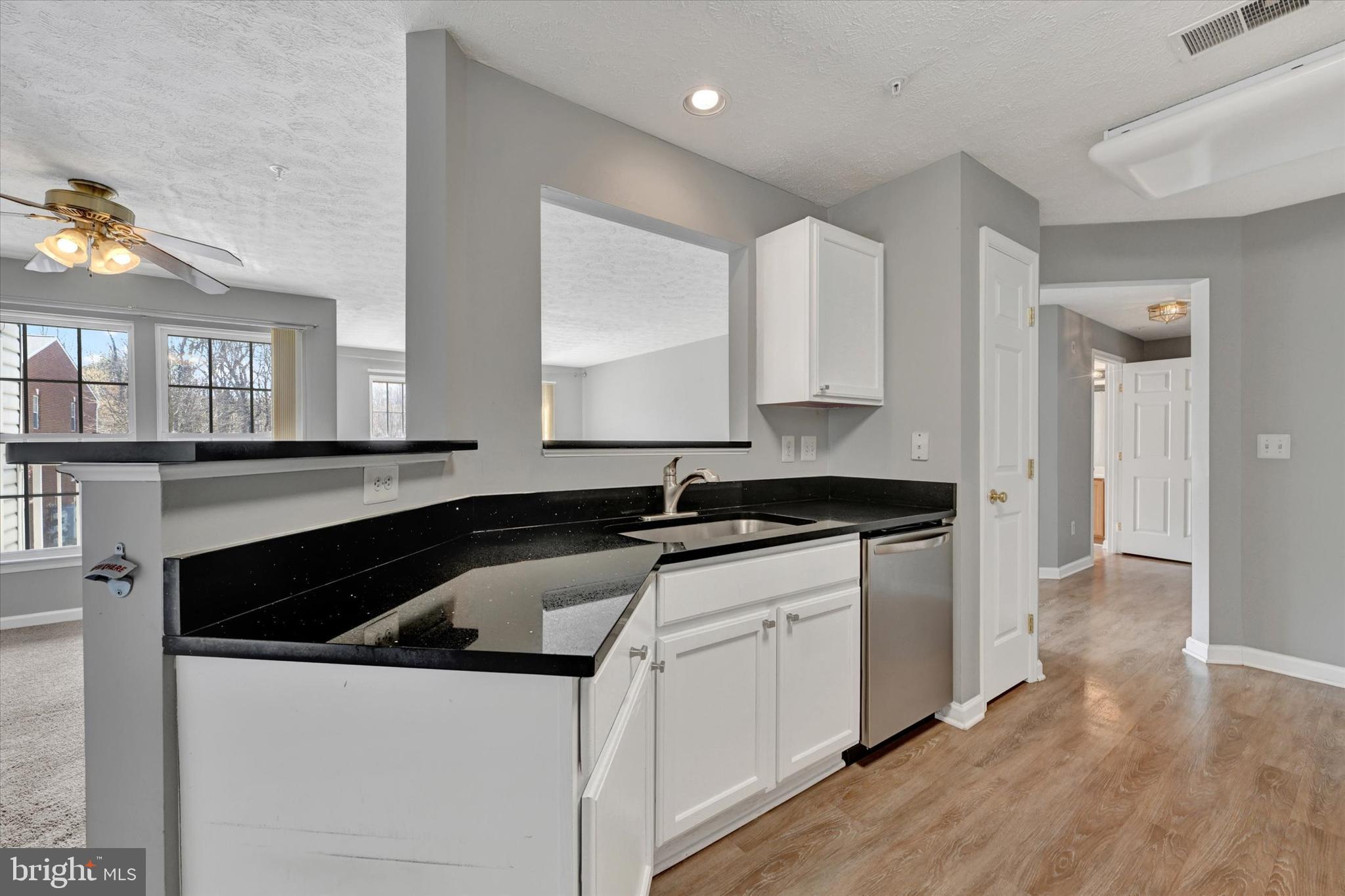 SILVER LAKE - Residential