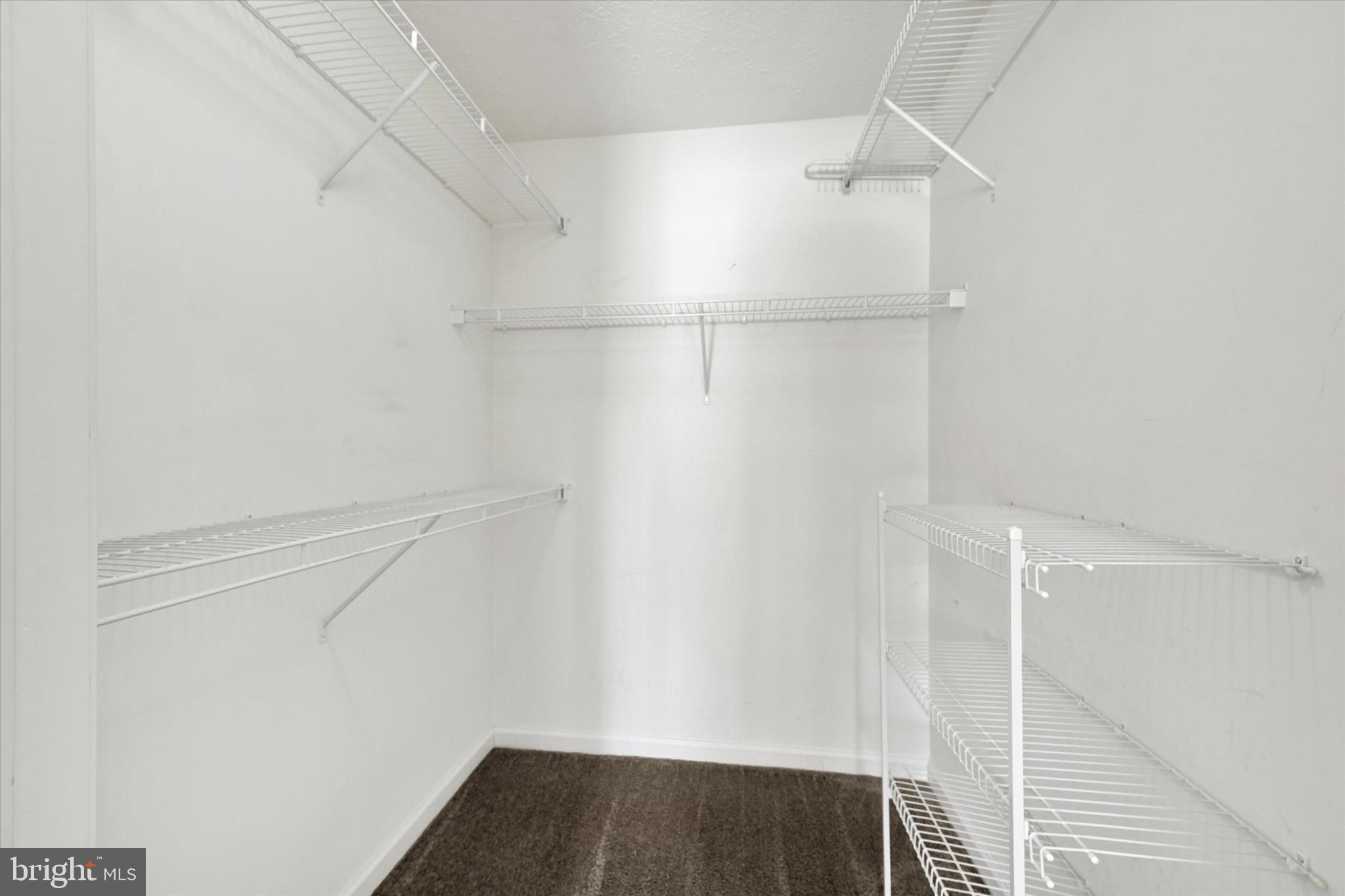 SILVER LAKE - Residential