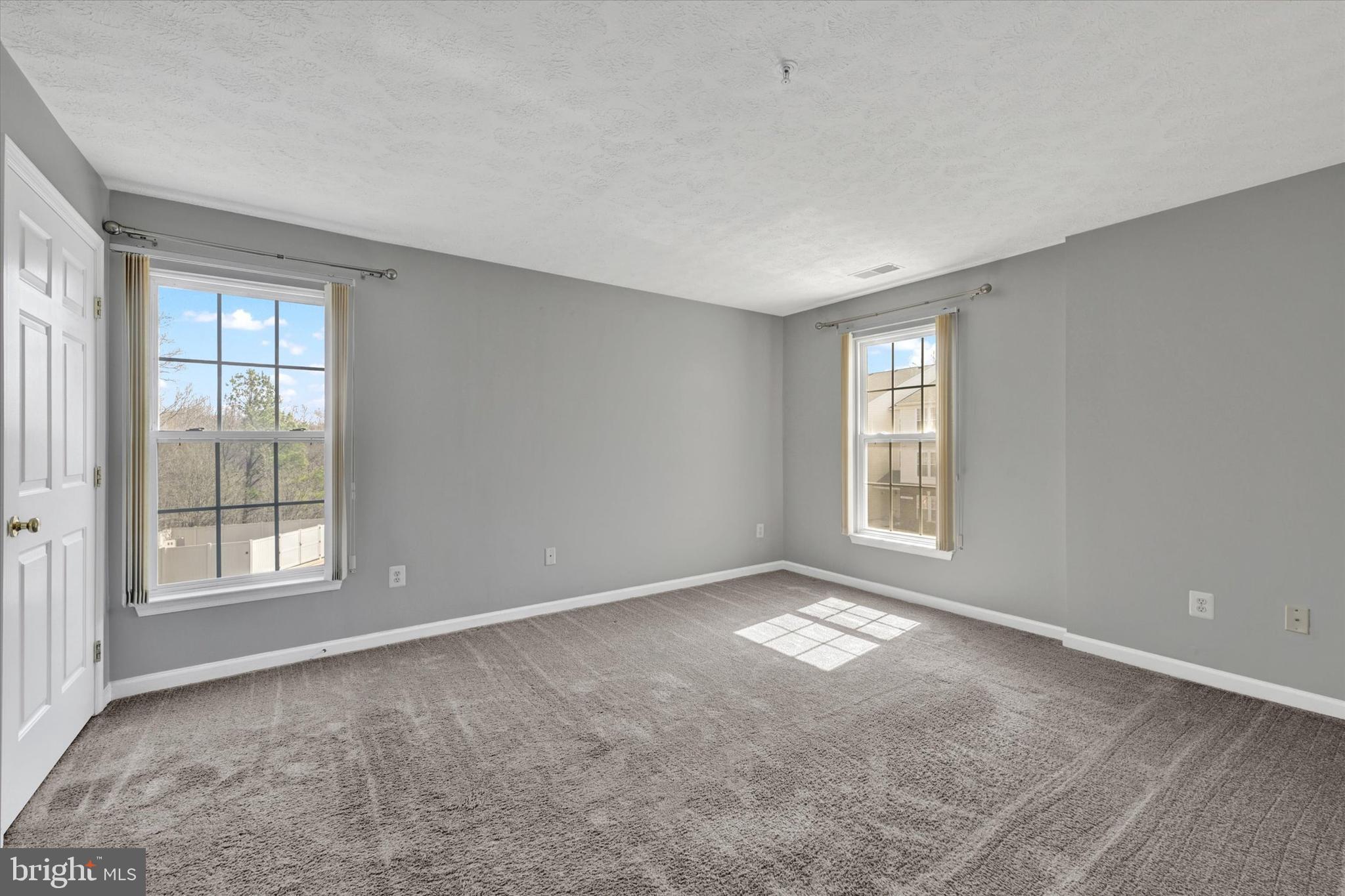 SILVER LAKE - Residential