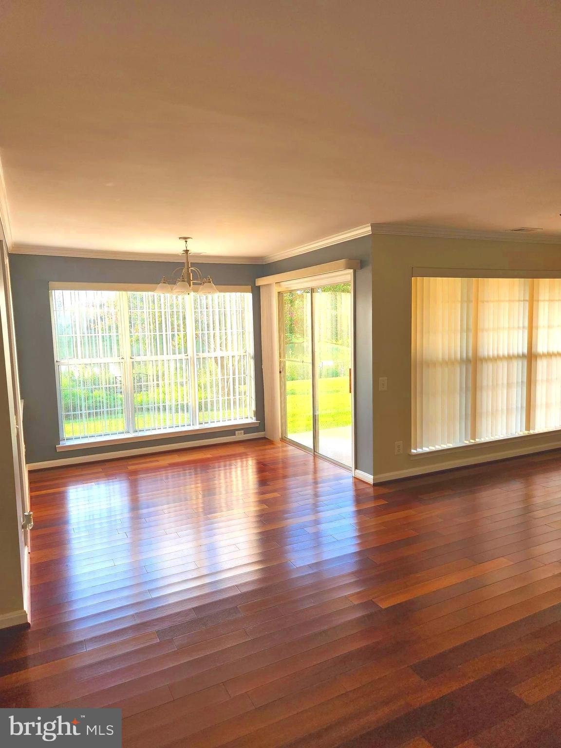 BULL RUN CONDO - Residential