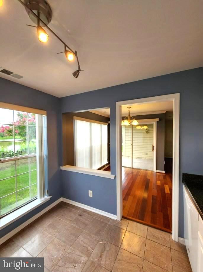 BULL RUN CONDO - Residential