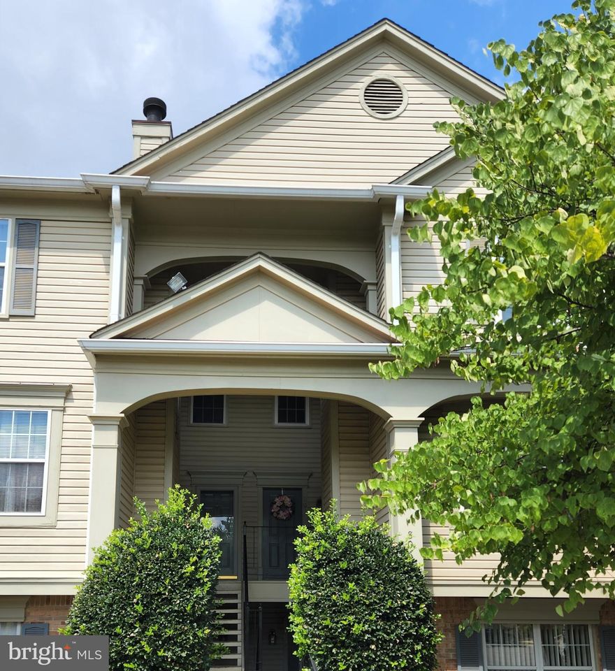 BEAUTIFUL PRIVATE WATERFRONT GROUND FLOOR CONDO  WITH FULL VIEW OF THE LAKE. 2 BR/2 FULL BATH . 2 WALK -IN CLOSETS. FIREPLACE.   CHERRY HARDWOOD FLOORS. KITCHEN WITH TABLE SPACE.   SEPARATE DINING ROOM.  PATIO. WASHER AND DRYER IN UNIT.  PLENTY OF VISITOR PARKING.