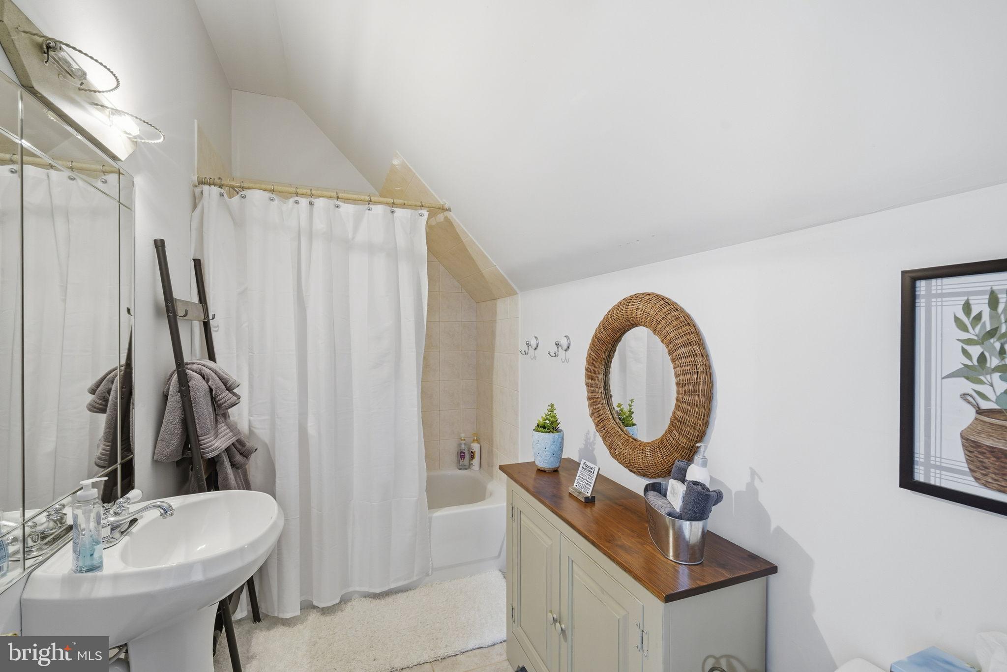 MILLINGTON - Residential