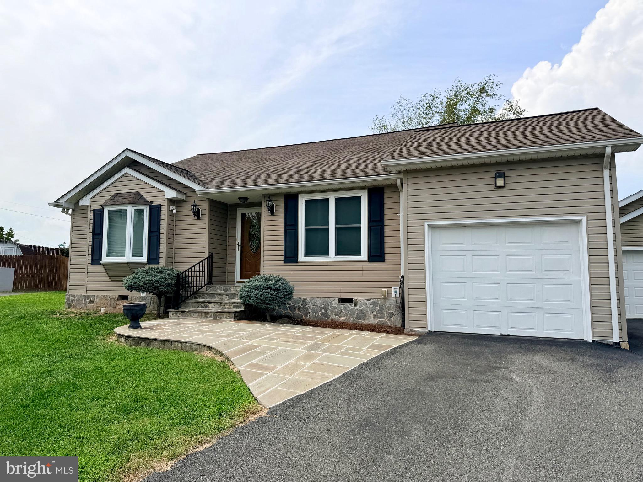 504 HITT COURT