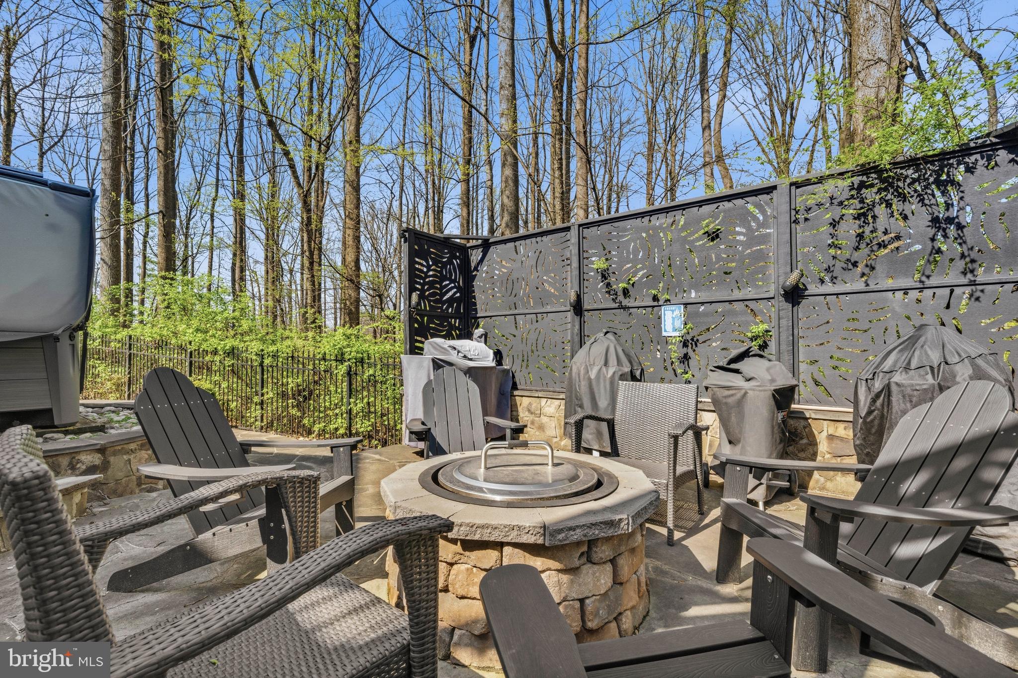 RIDGEGATE WOODS - Residential