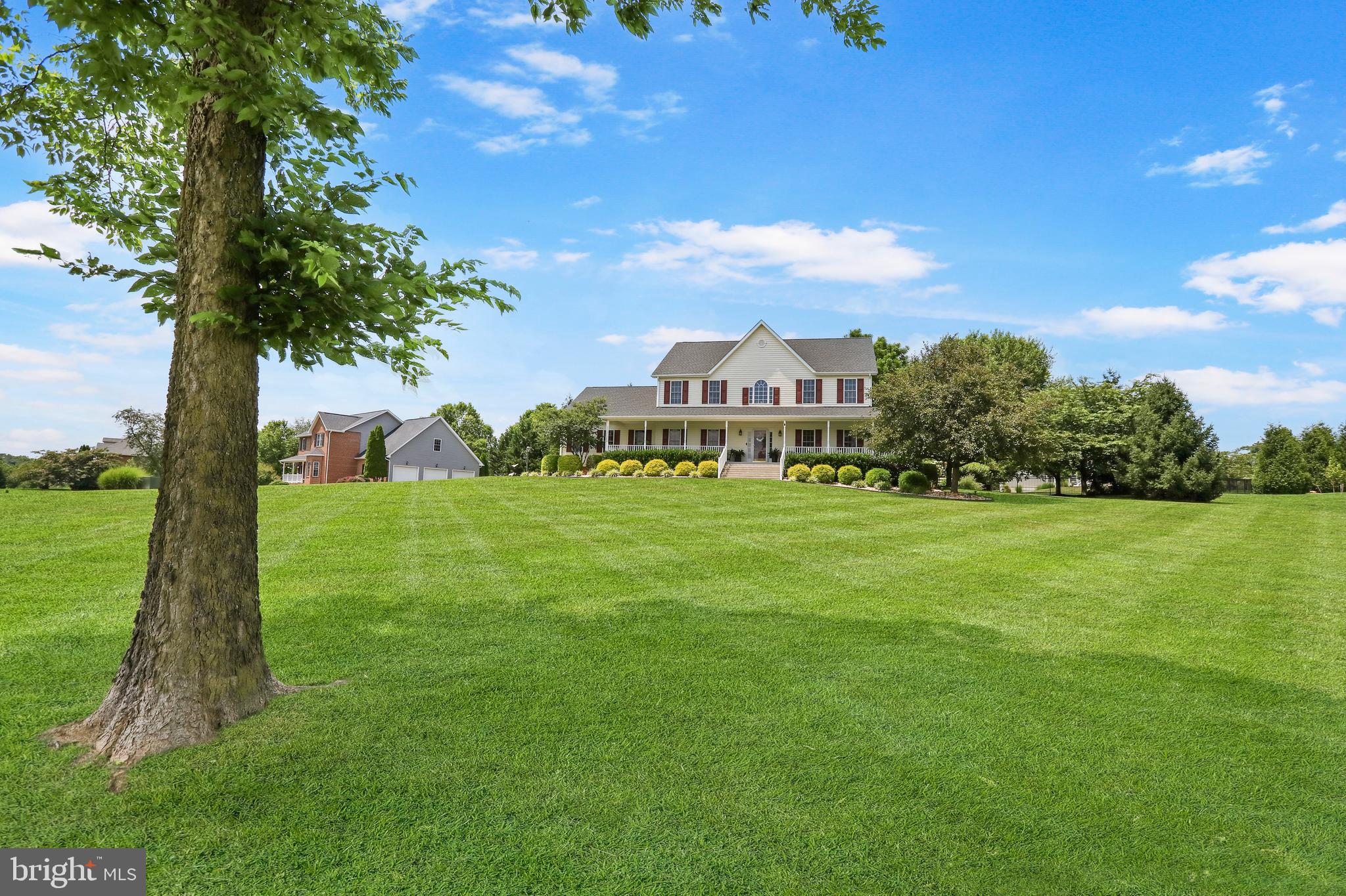 832 EASTLAND DRIVE