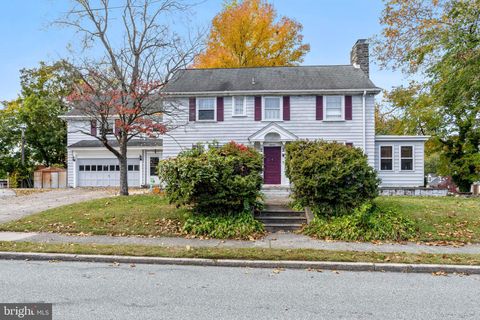 Photo of 18 W Grays Avenue, GLENOLDEN, PA 19036 (MLS # PADE2103006) Photo of 18 W Grays Avenue, GLENOLDEN, PA 19036 (MLS # PADE2103006)