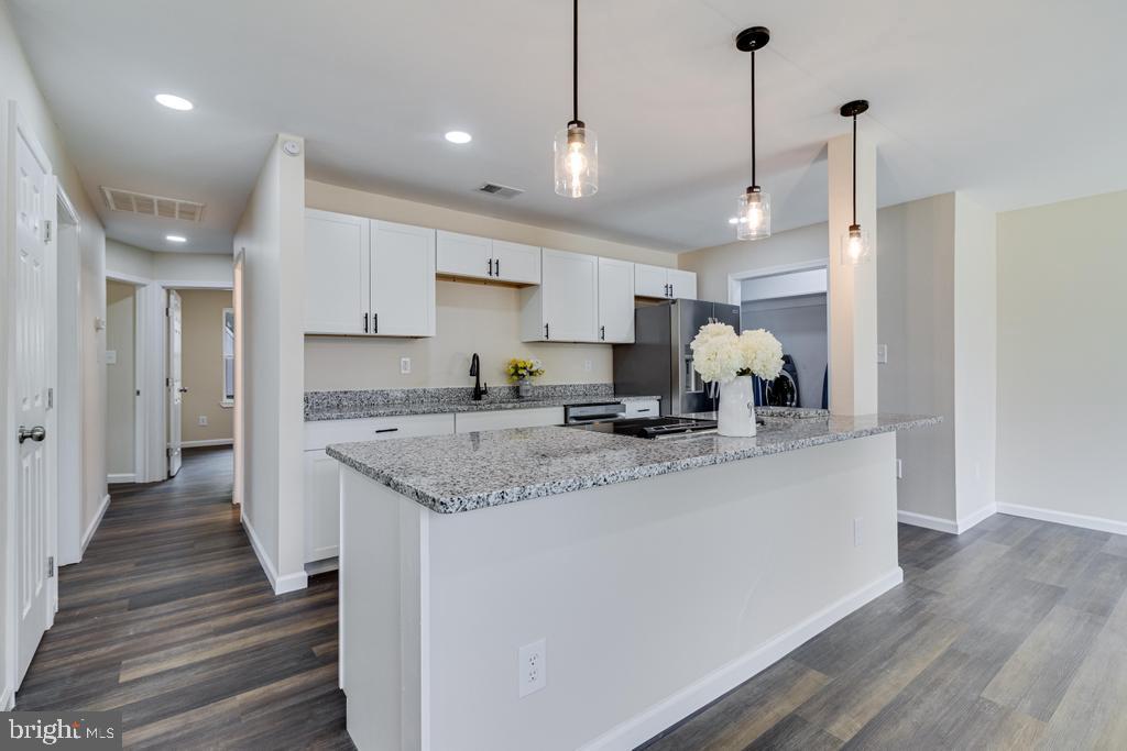 3243 INDIAN KING COURT