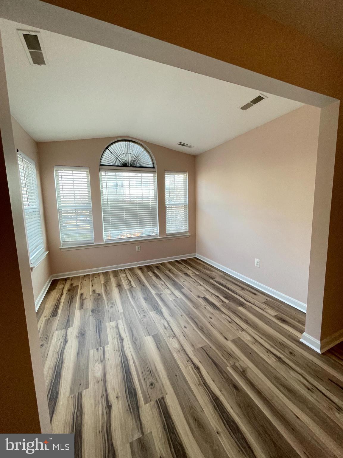 SOUTH RIDING - Residential