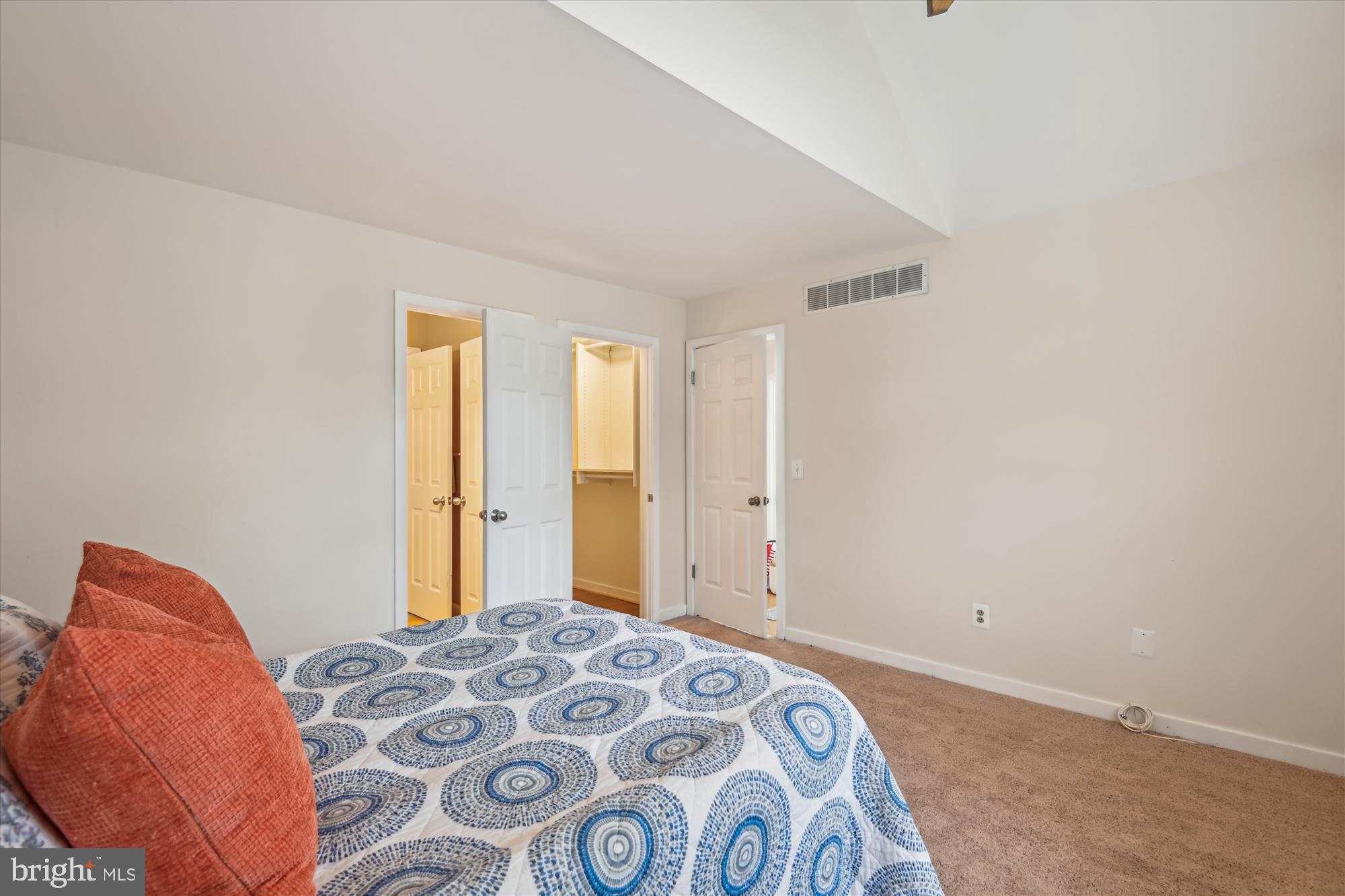 SOUTHWOODS - Residential