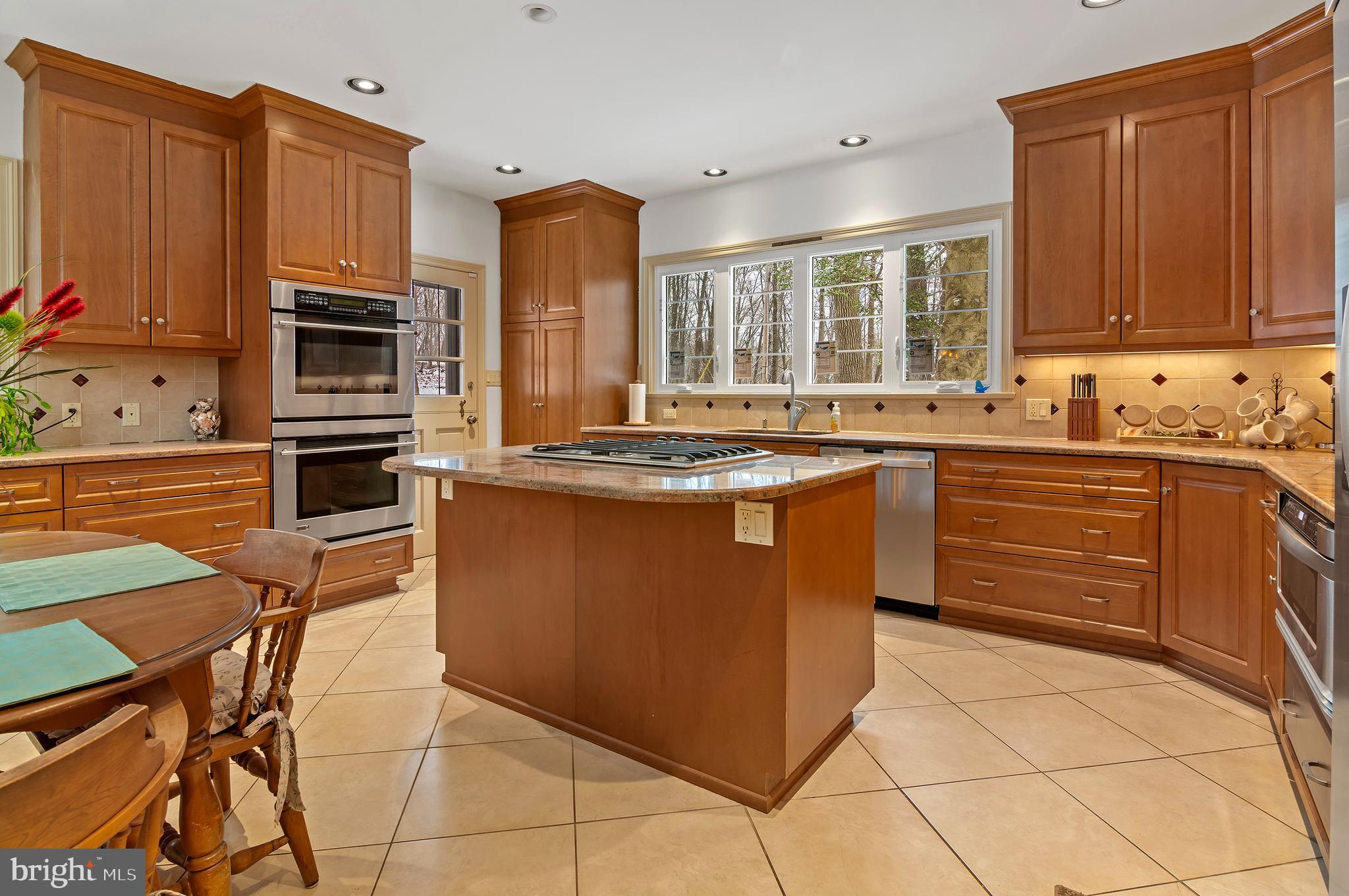 CAVESWOOD - Residential