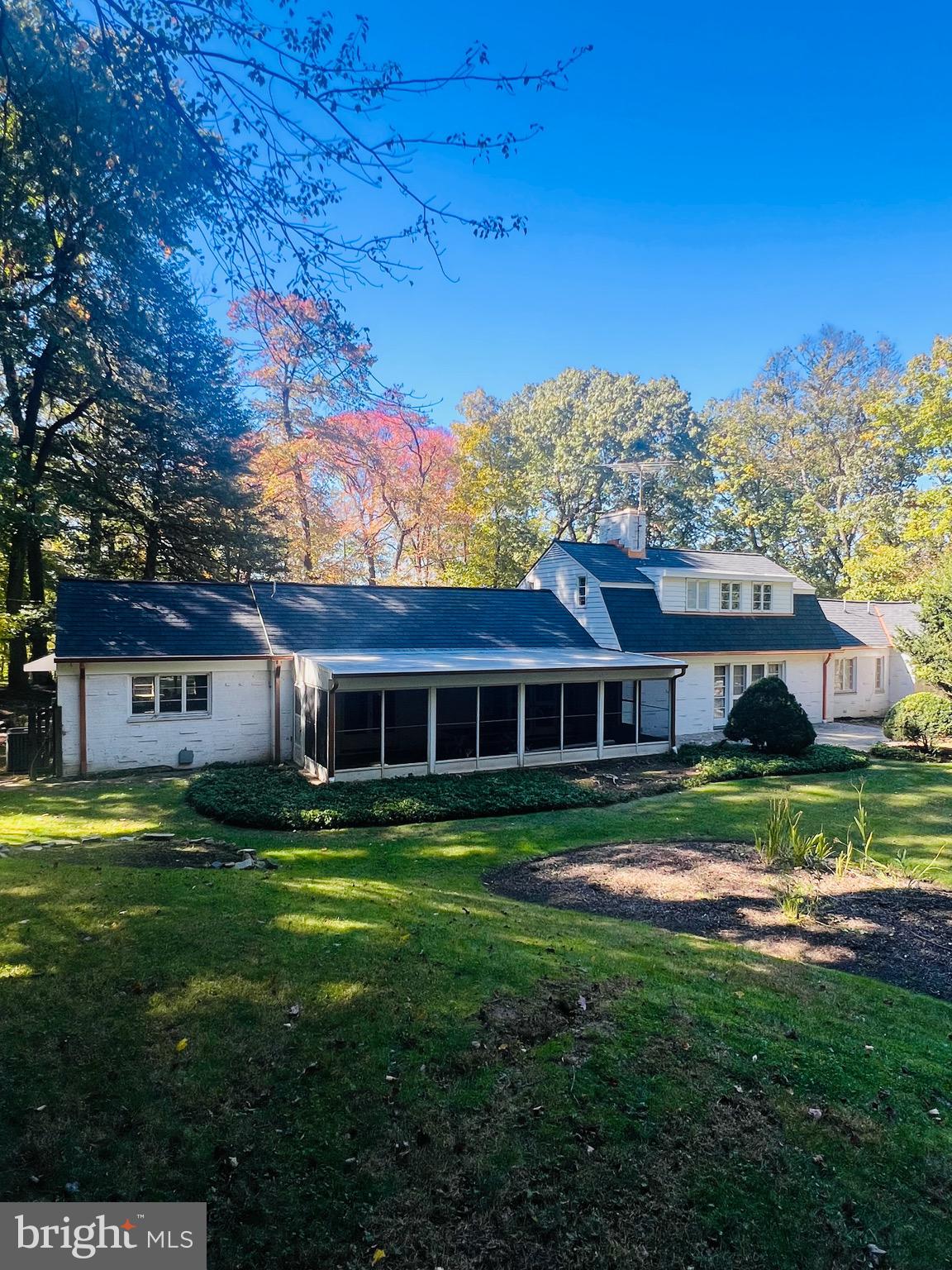 7 CAVESWOOD LANE