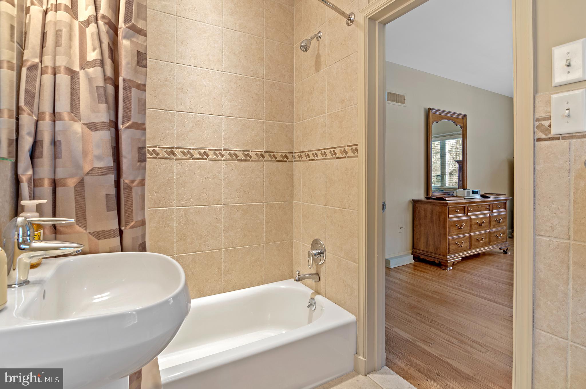 CAVESWOOD - Residential