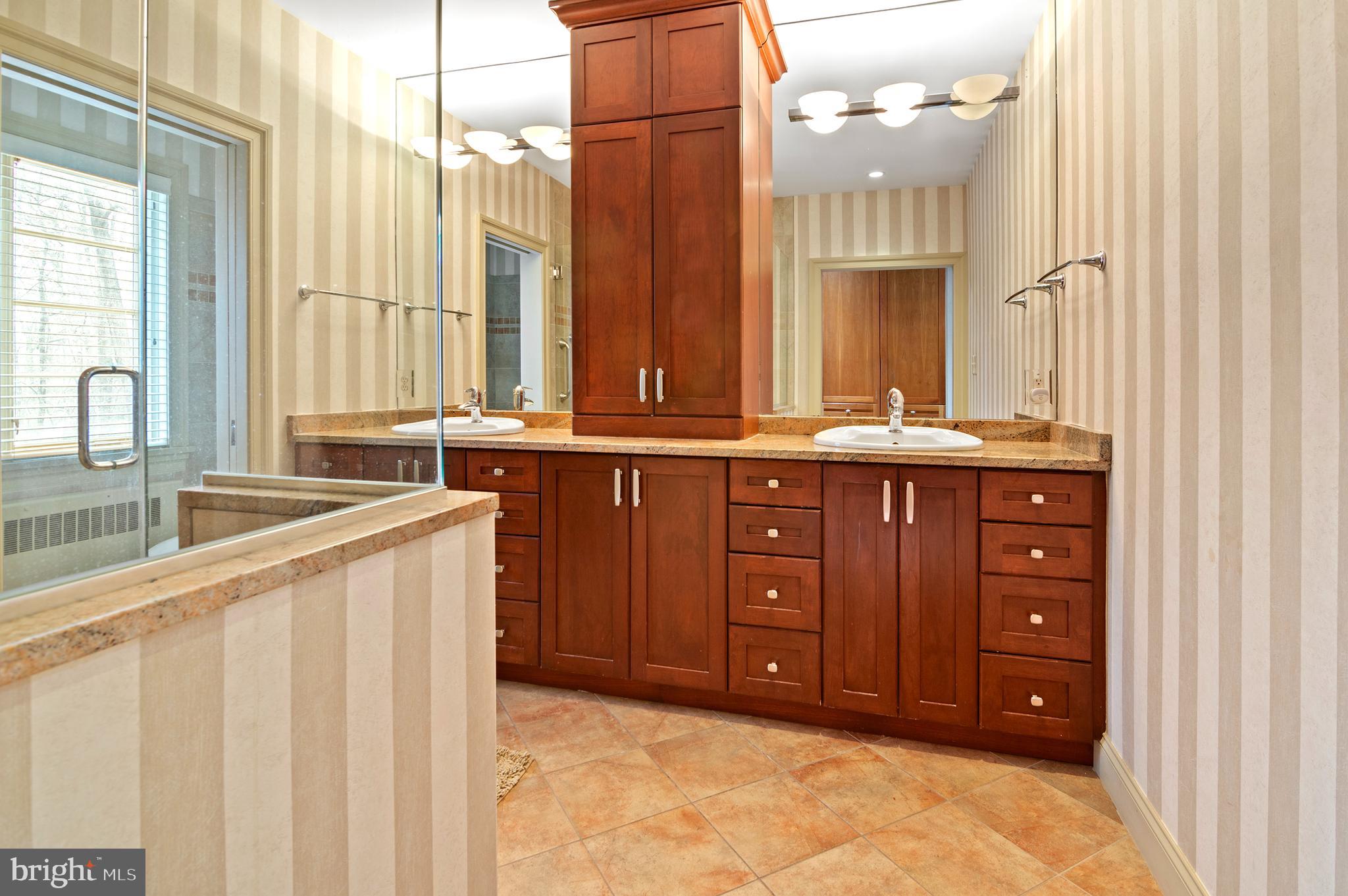 CAVESWOOD - Residential